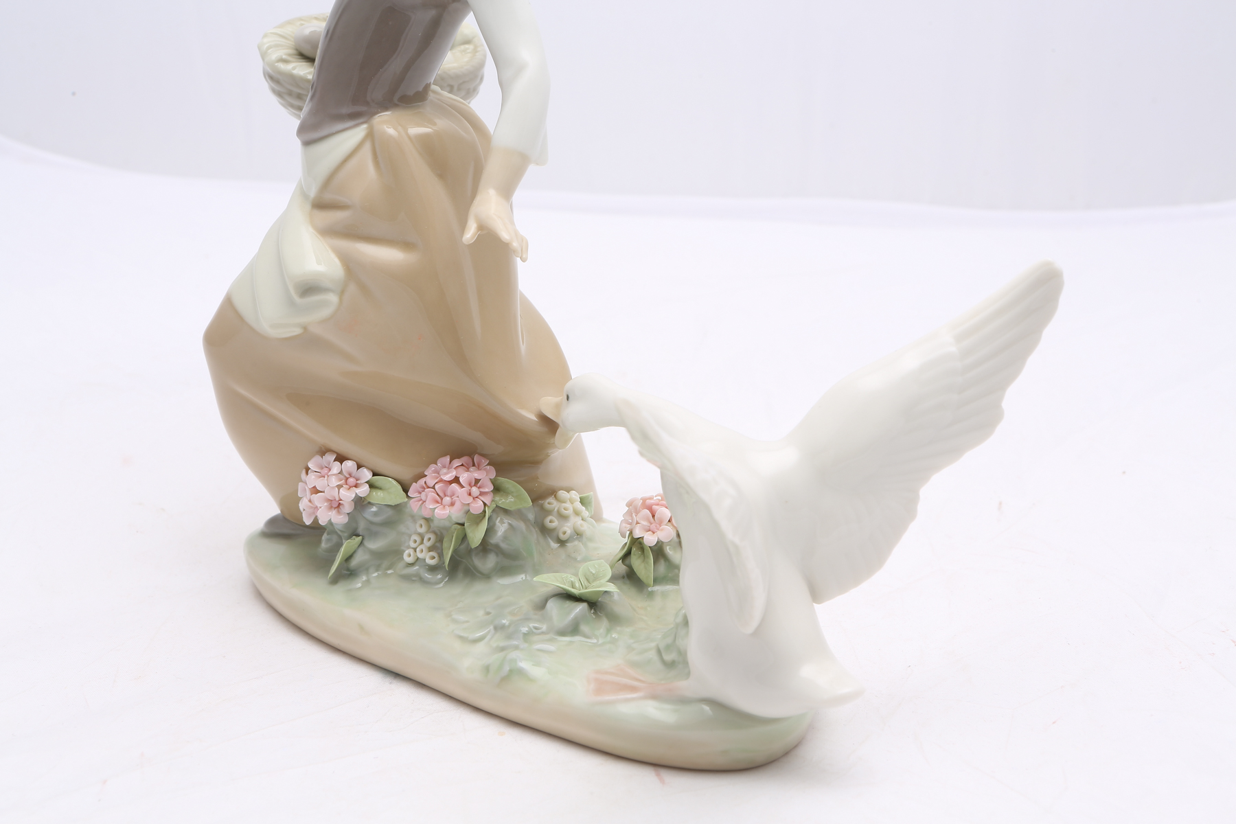 Lladró "Aggressive Goose Chasing Girl" Figurine #1288