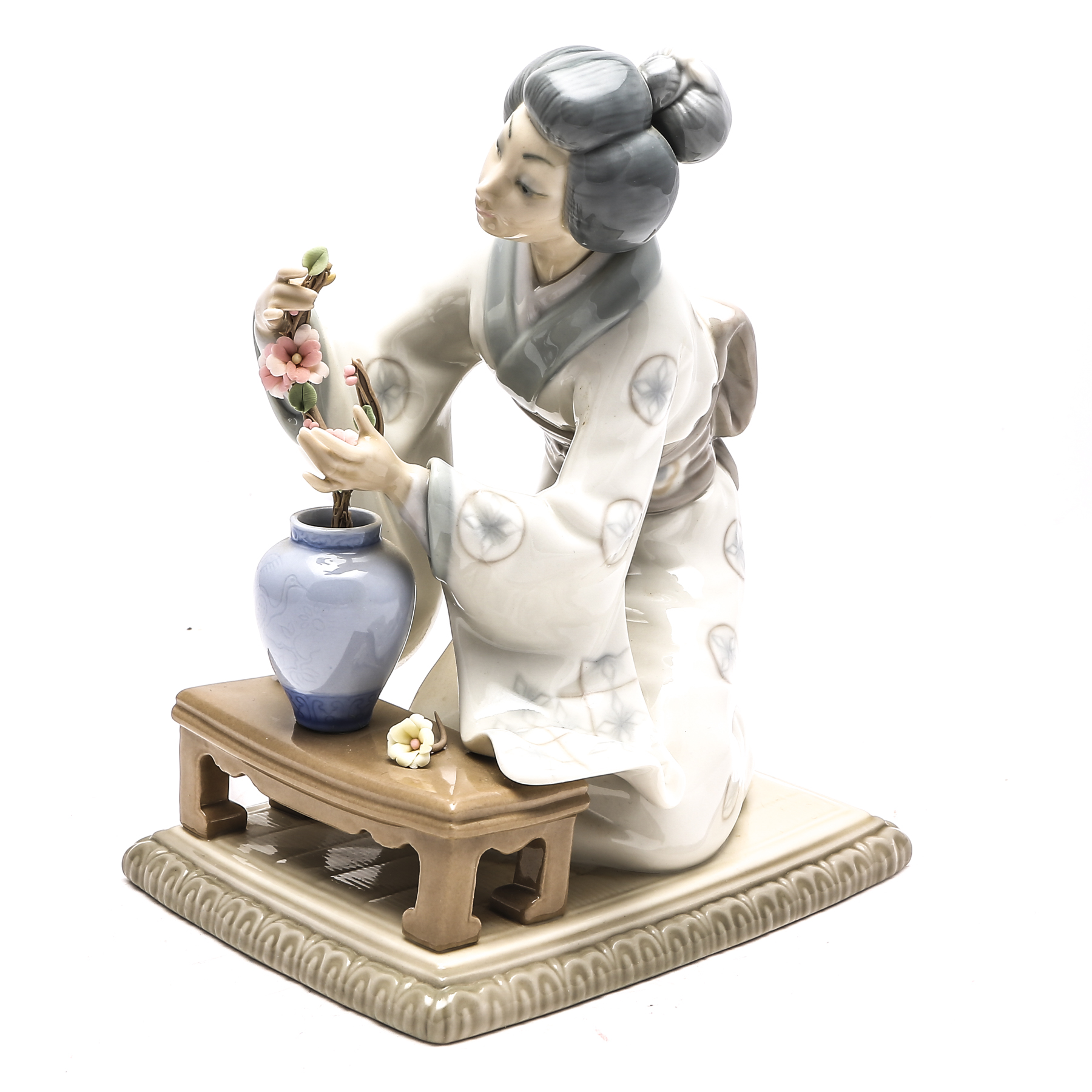 Lladró "Japanese Girl Decorating" Figurine #4840