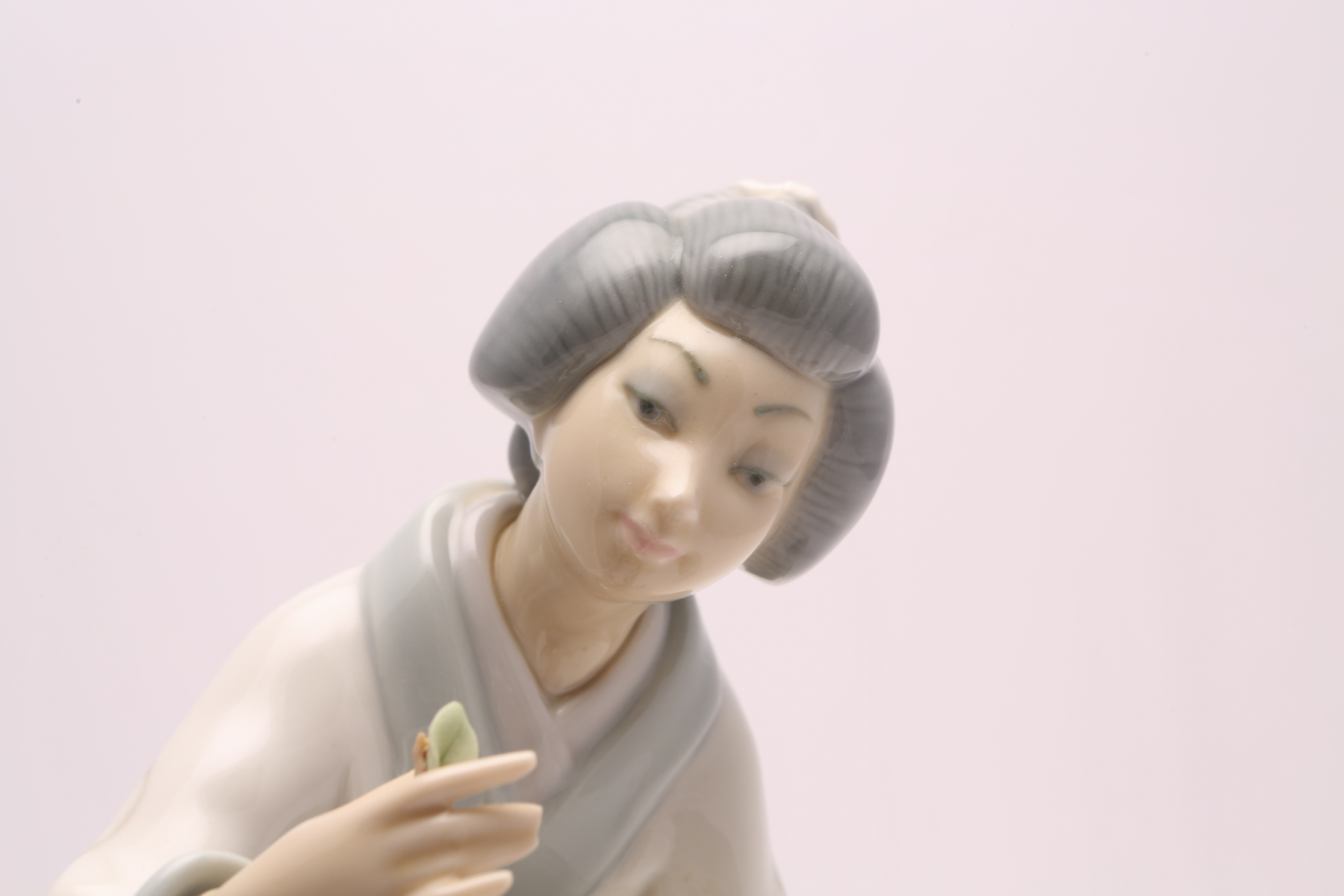 Lladró "Japanese Girl Decorating" Figurine #4840