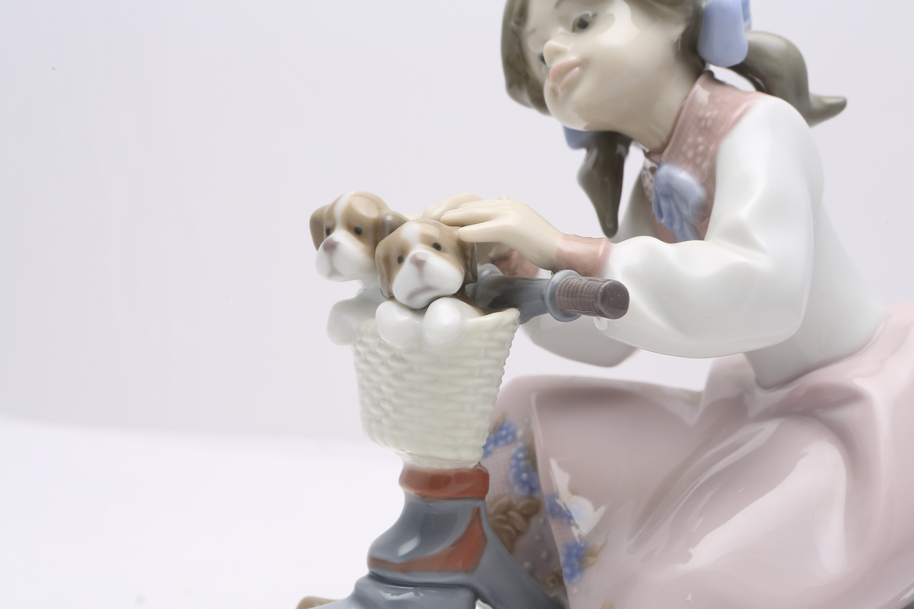 Lladró "Traveling in Style" Figurine #5680