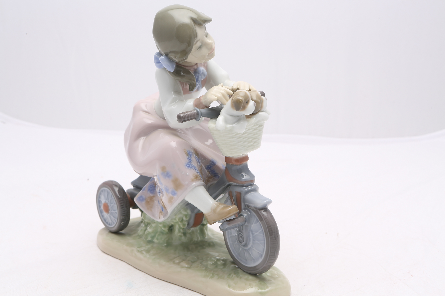 Lladró "Traveling in Style" Figurine #5680