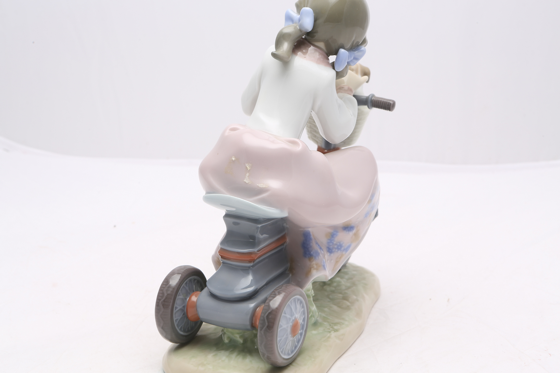 Lladró "Traveling in Style" Figurine #5680