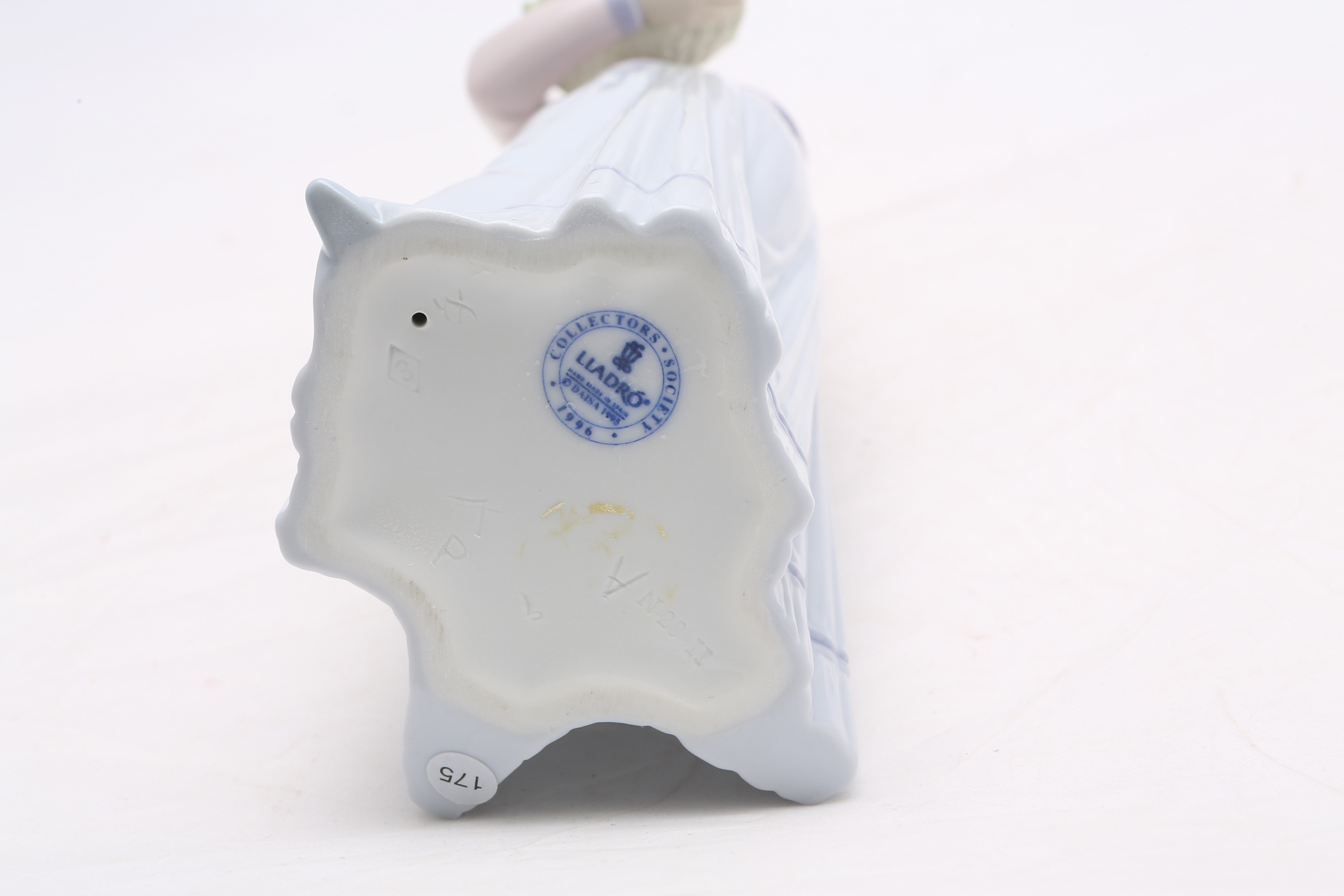 Lladró Collector's Society "Innocence in Bloom" Figurine #7644