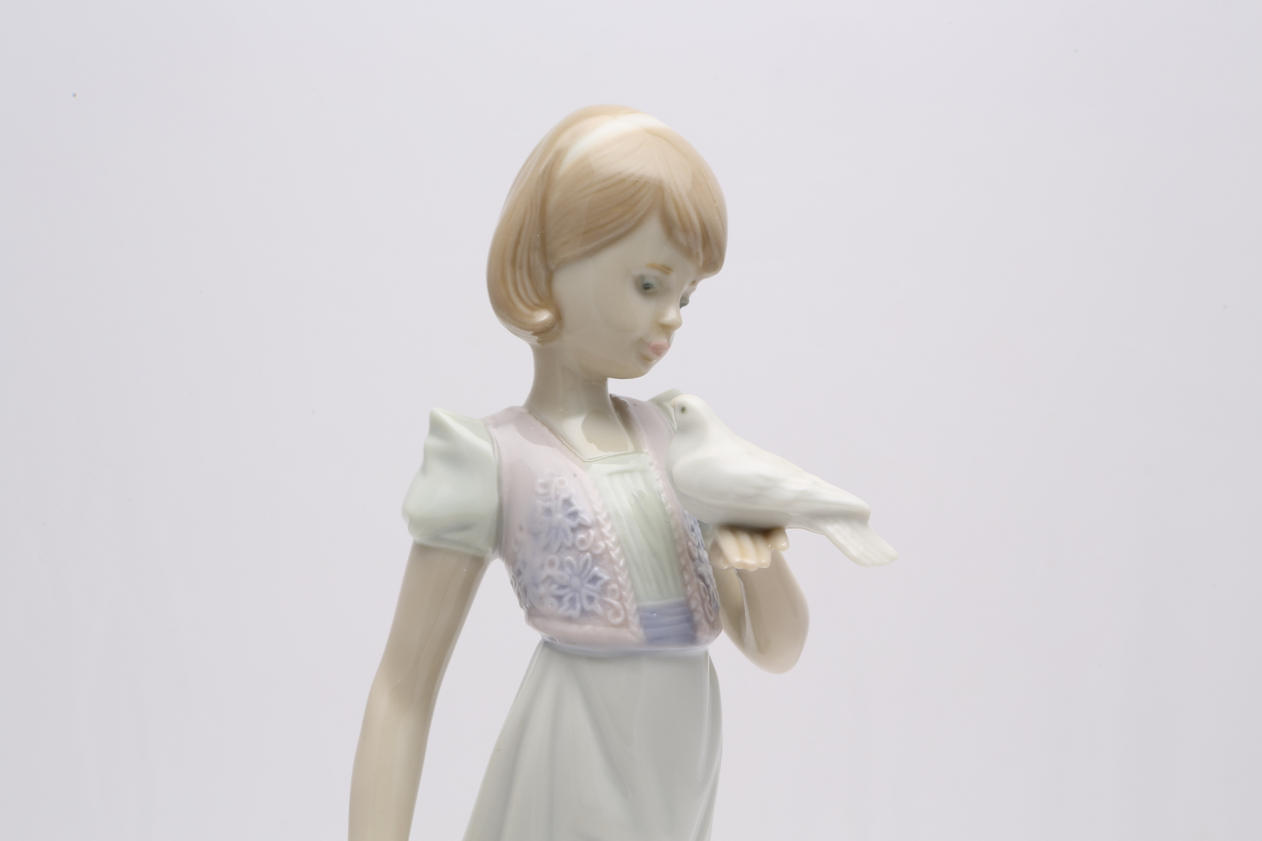 Lladró "Summer Stroll" Figurine #7611