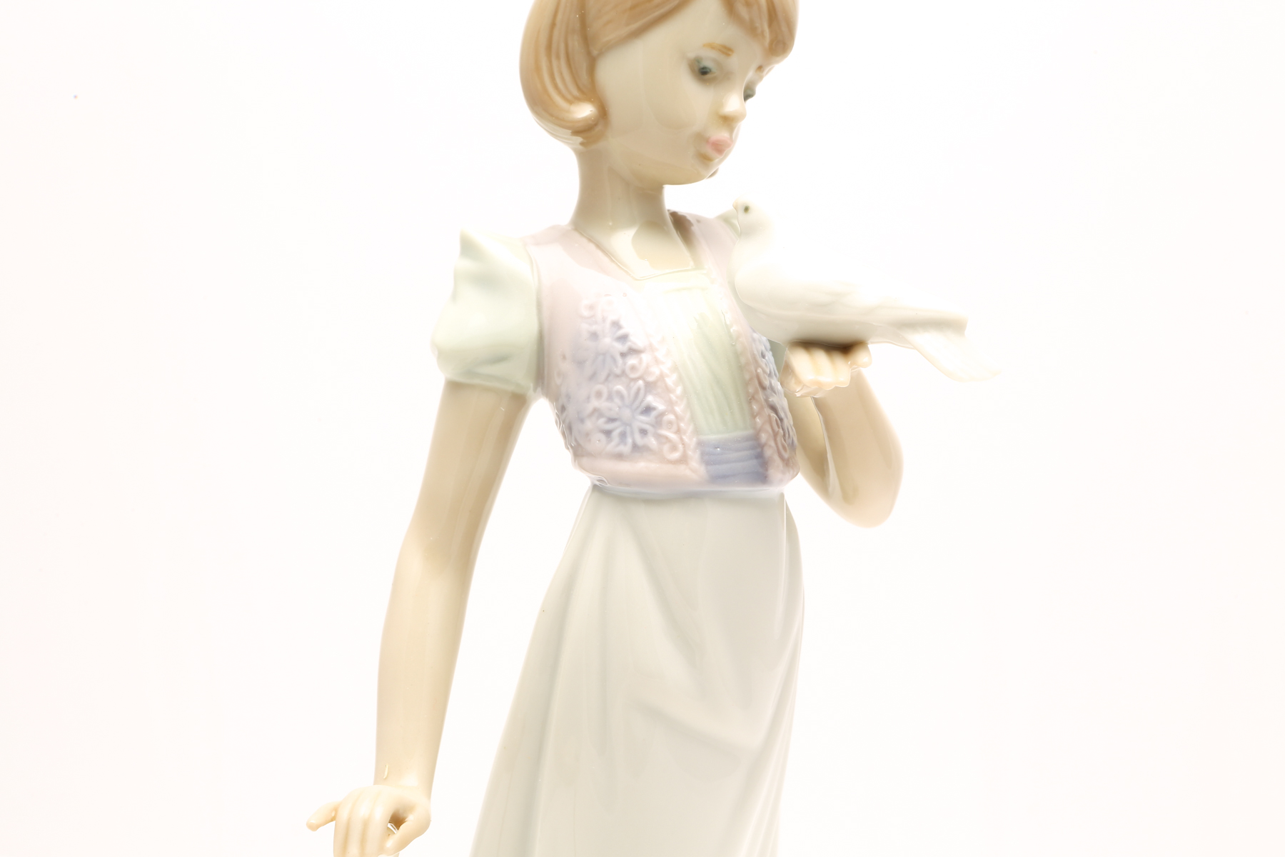 Lladró "Summer Stroll" Figurine #7611