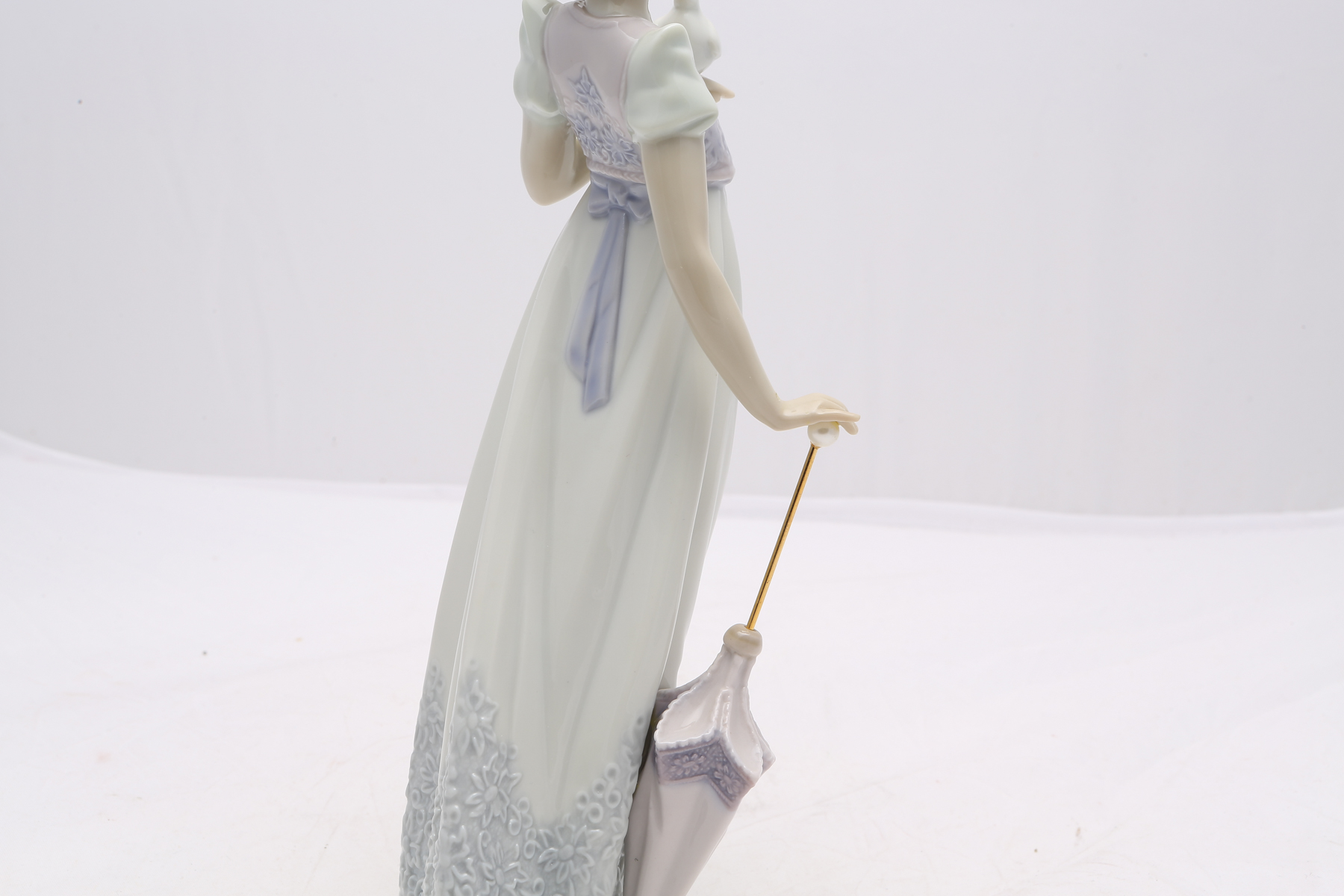 Lladró "Summer Stroll" Figurine #7611