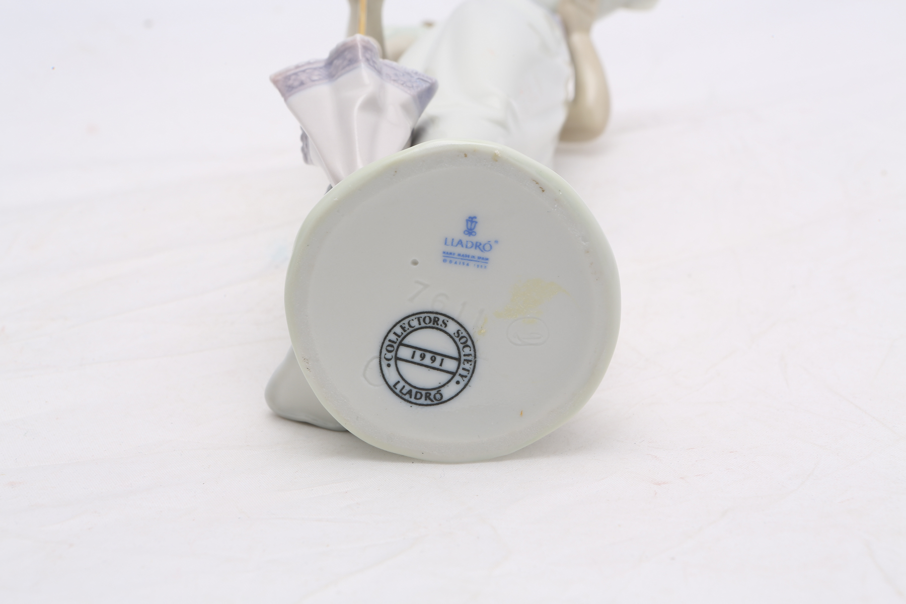 Lladró "Summer Stroll" Figurine #7611