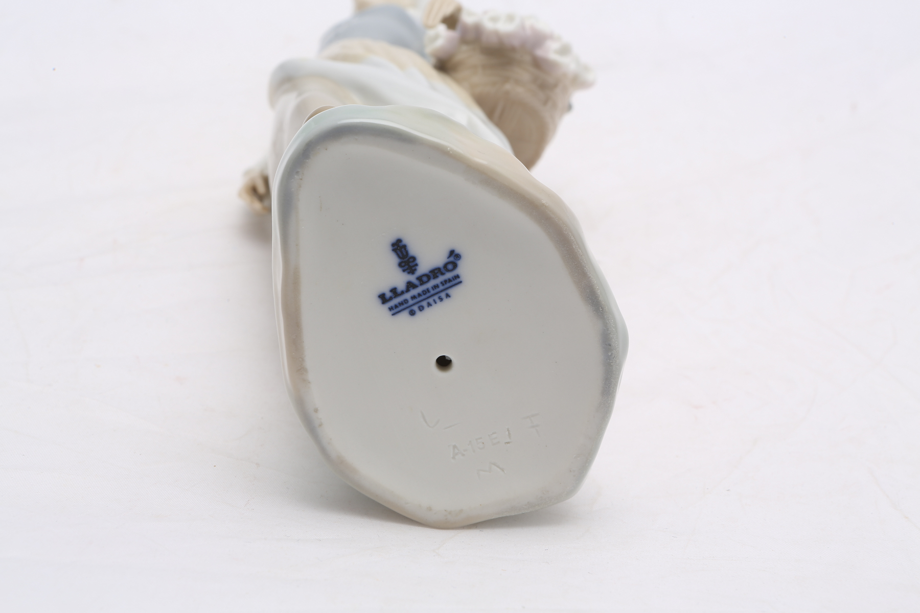 Lladró "Genteel Dutch Girl" Figurine #4860