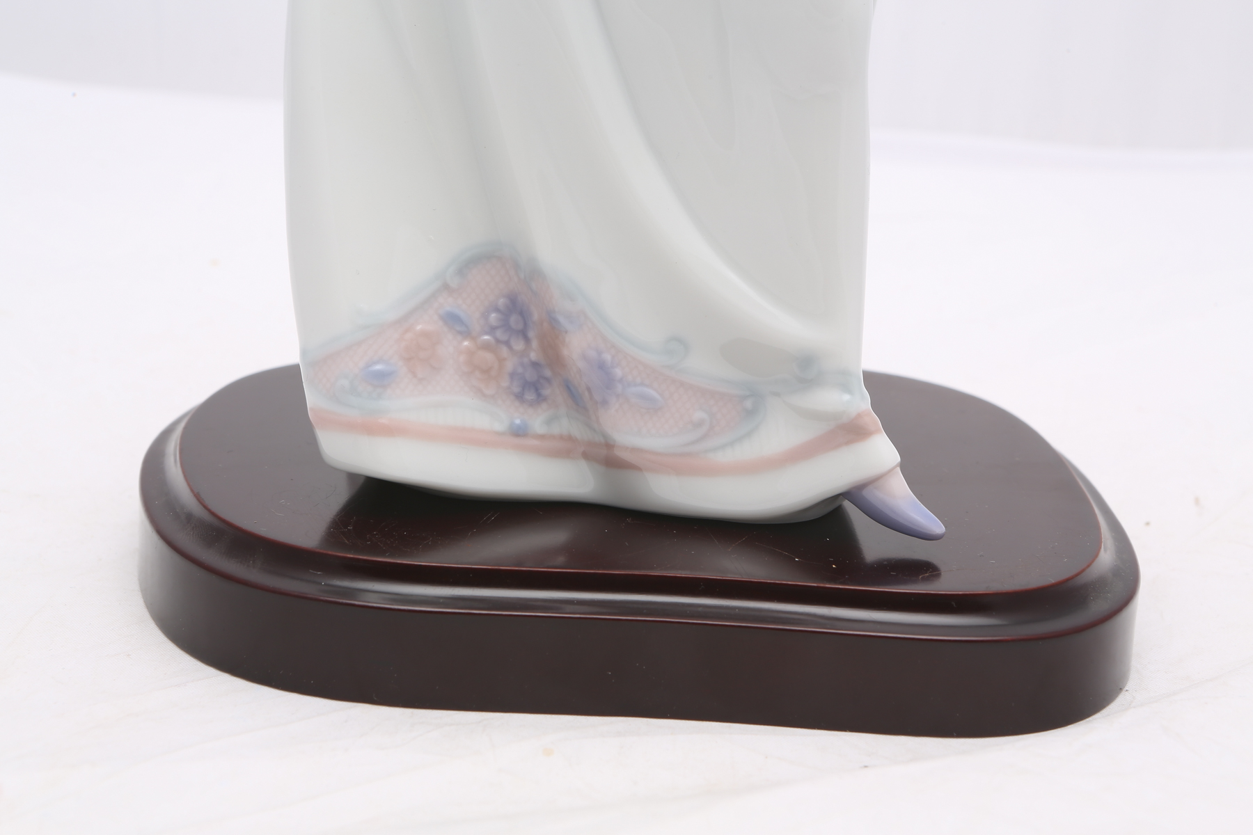 Lladró "Afternoon Promenade" Figurine #7636