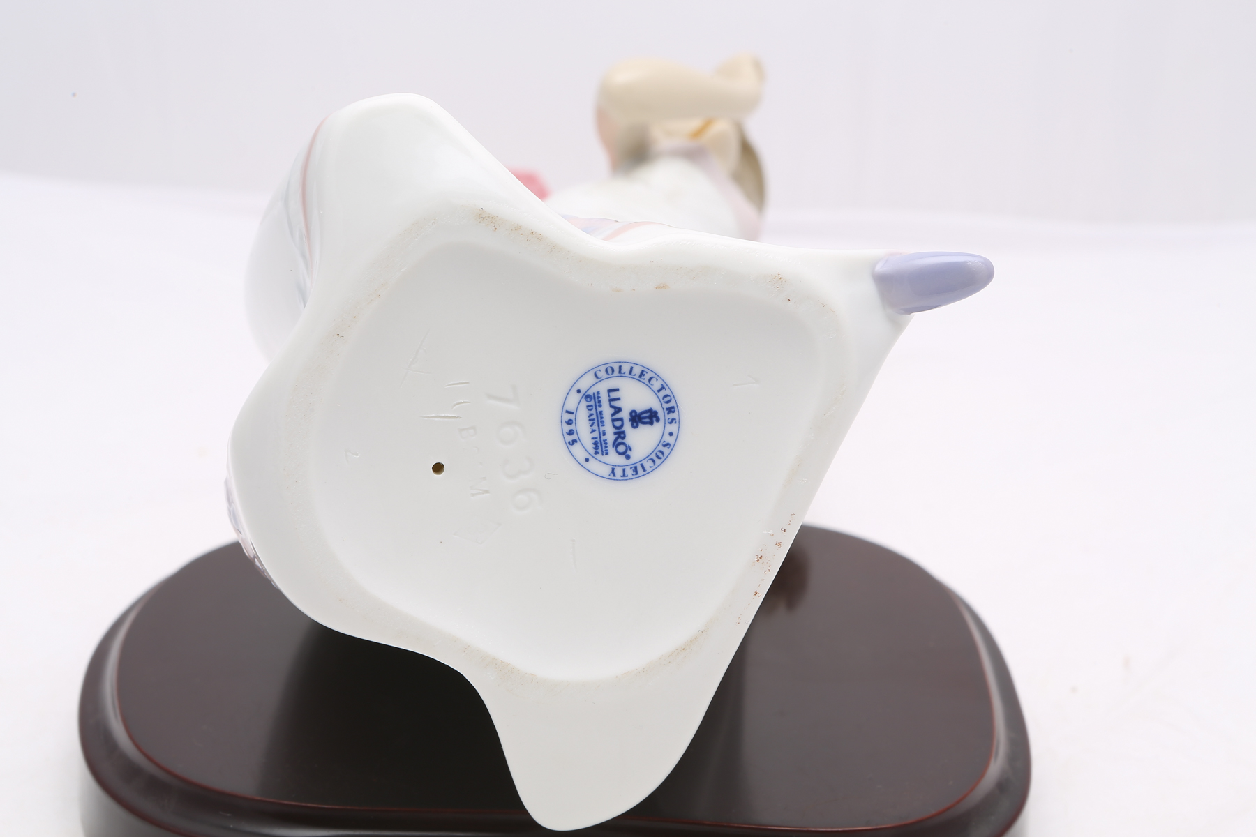 Lladró "Afternoon Promenade" Figurine #7636