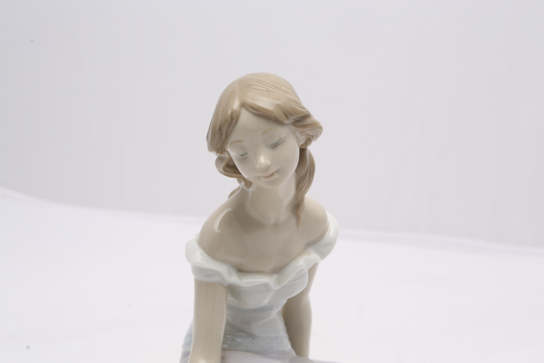 Lladró "Reflections of Helena" Figurine #7706