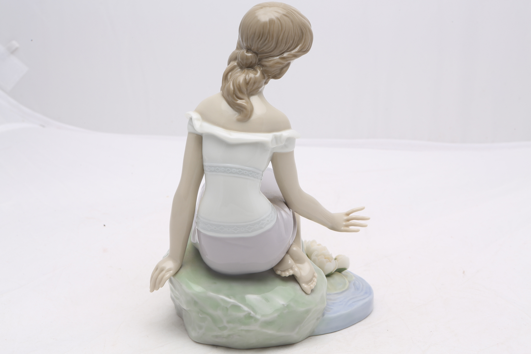 Lladró "Reflections of Helena" Figurine #7706