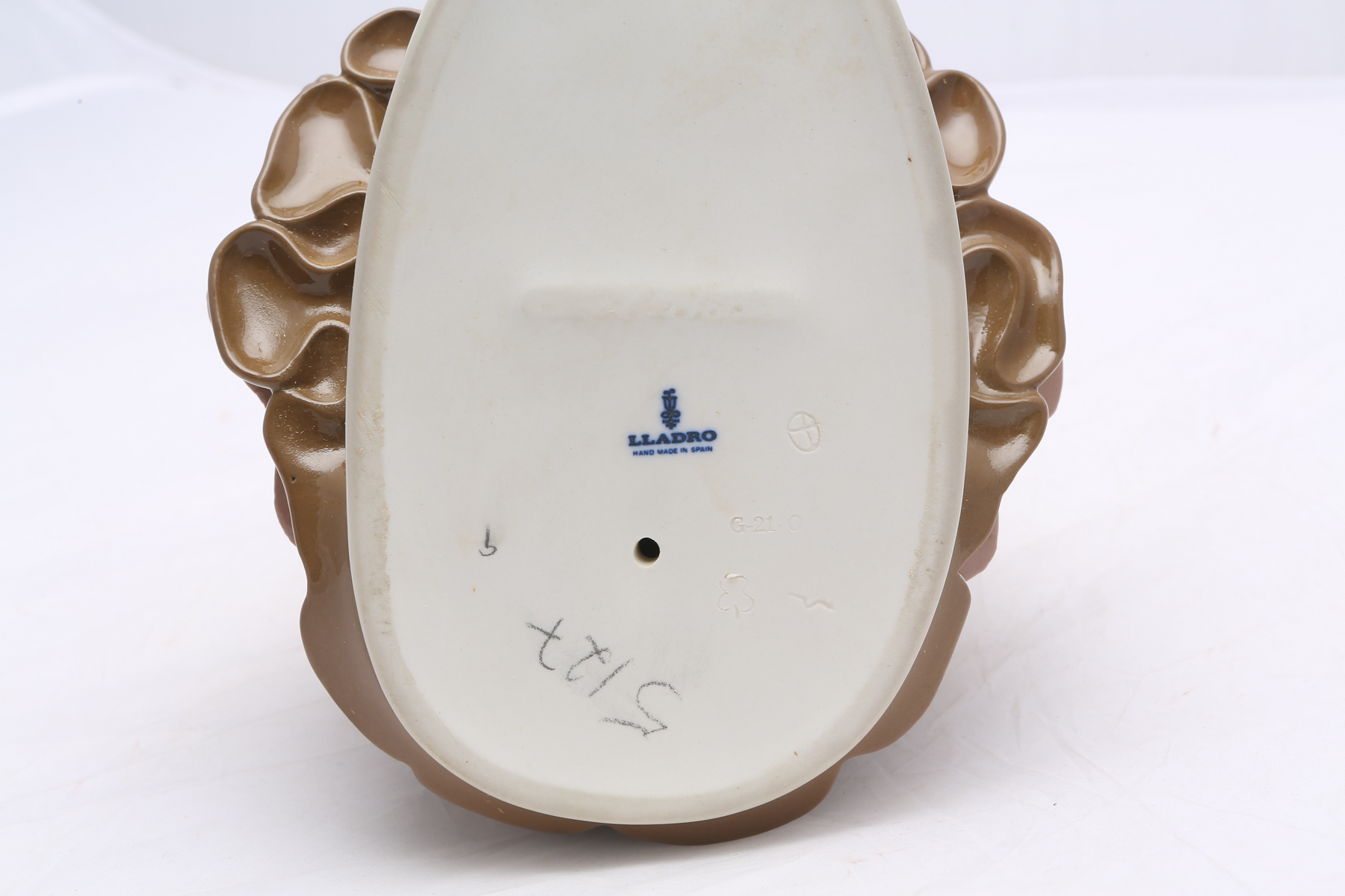 Lladró "Girl Holding Roses" Figurine #5127