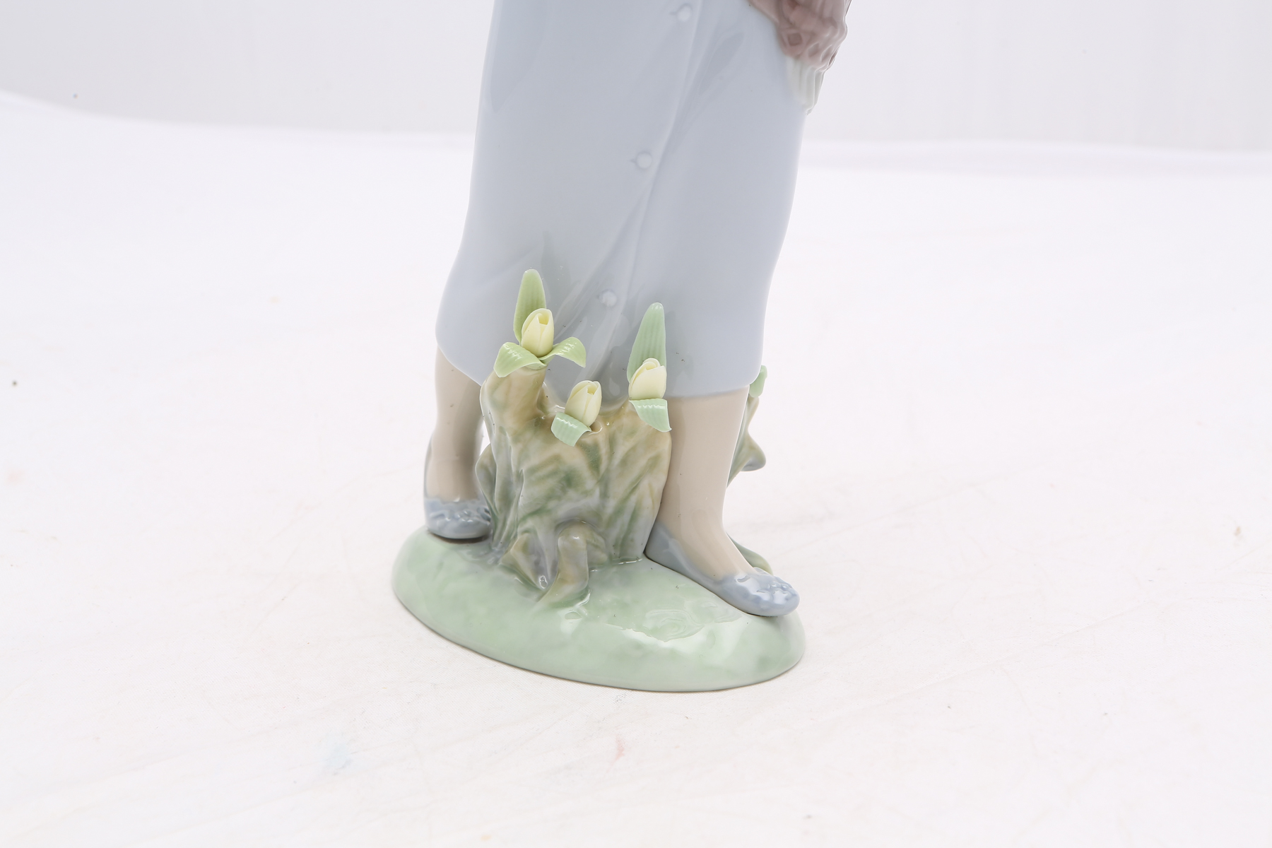 Lladró "Tulip Garden" Figurine #7712