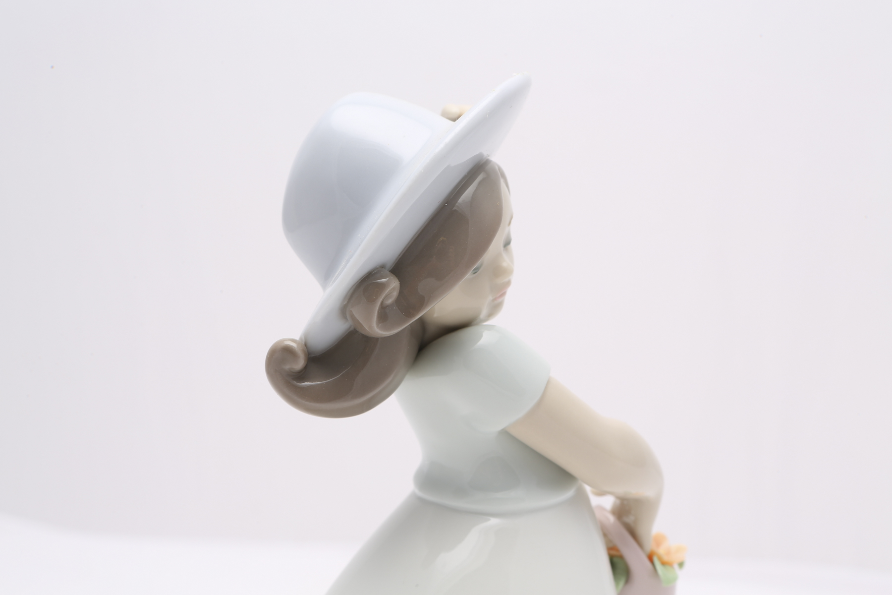 Lladró "Little Daisy" Figurine #1841