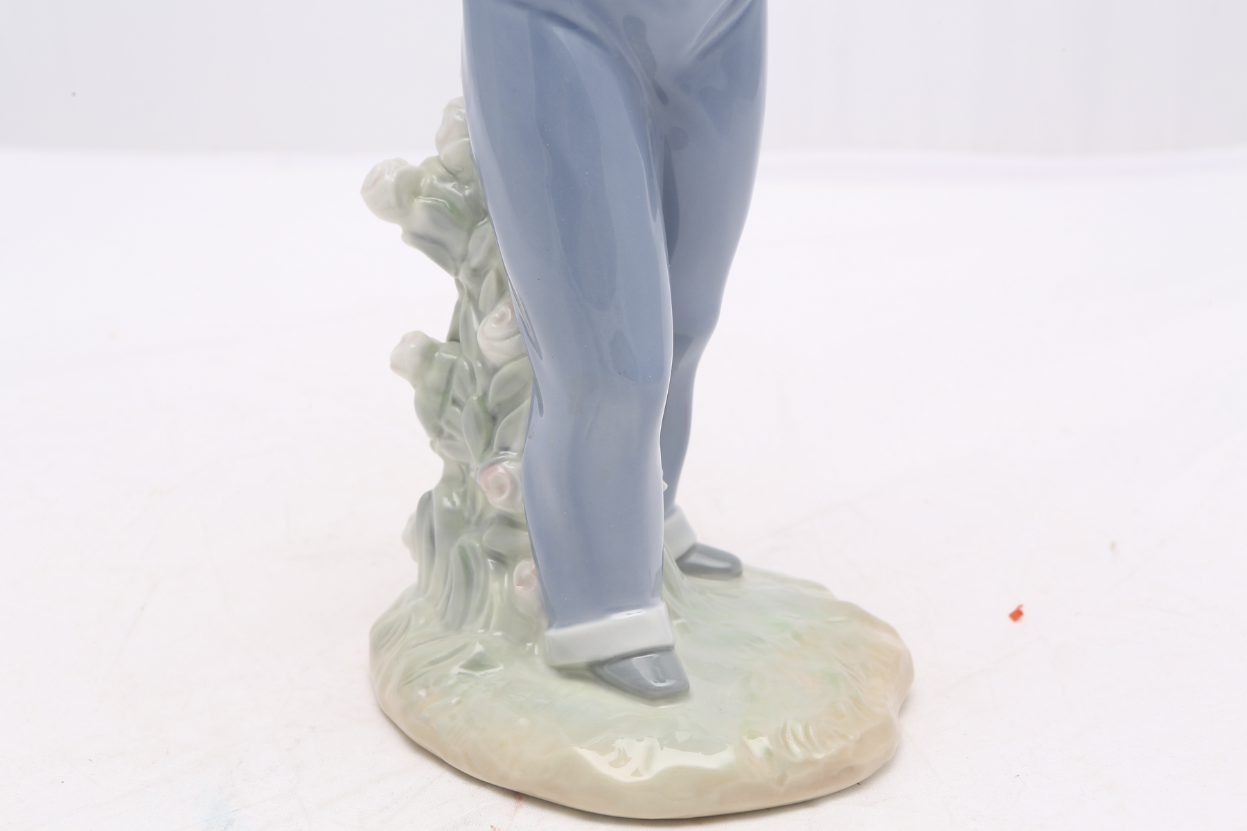 Lladró "Flowers on the Back" Figurine #1286