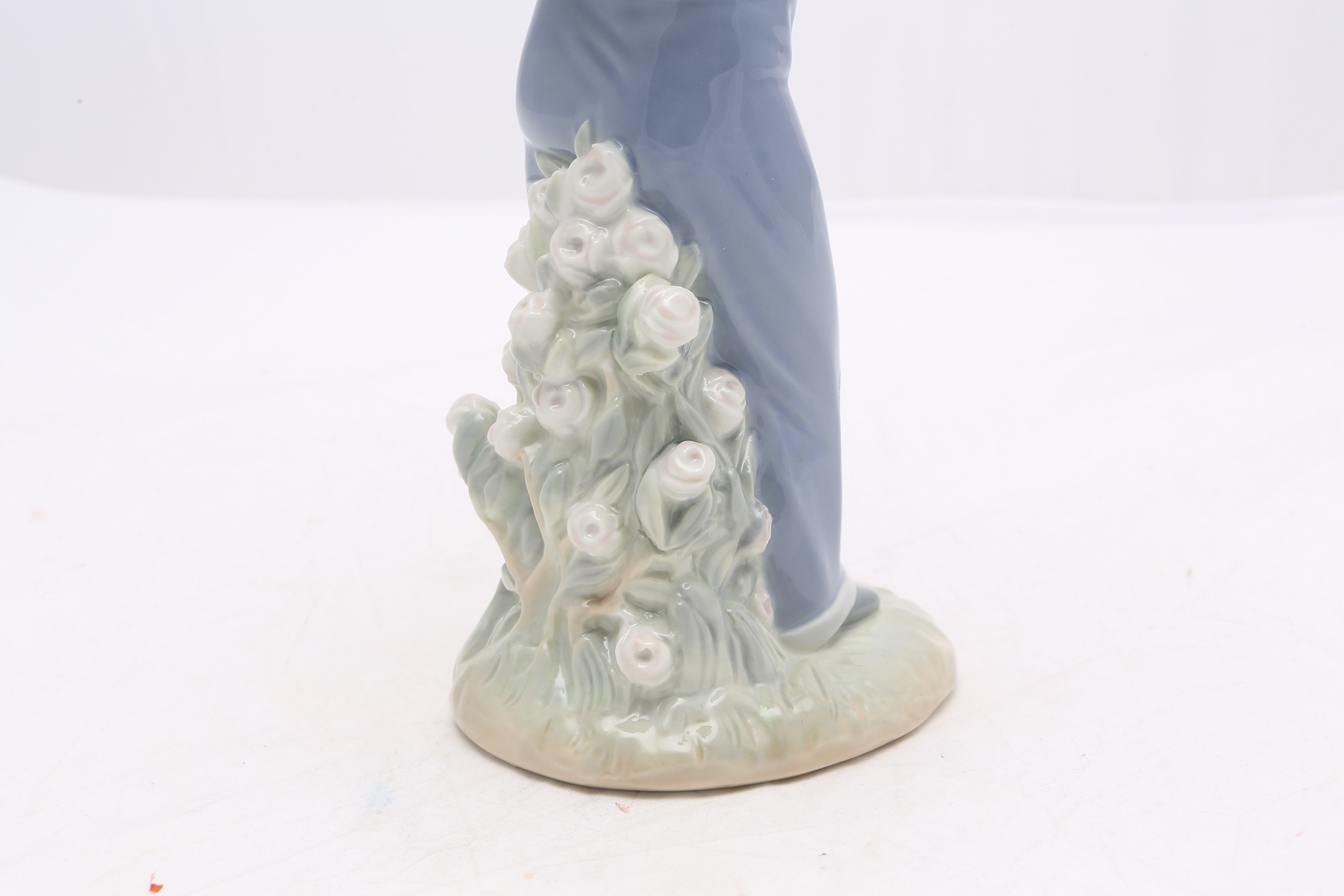 Lladró "Flowers on the Back" Figurine #1286