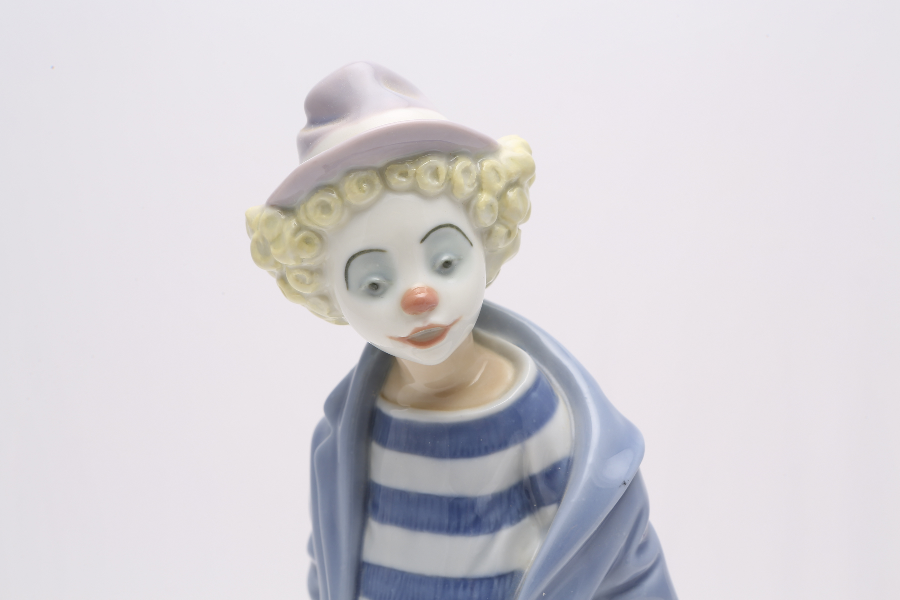 Lladró "Little Traveler" Figurine #7602