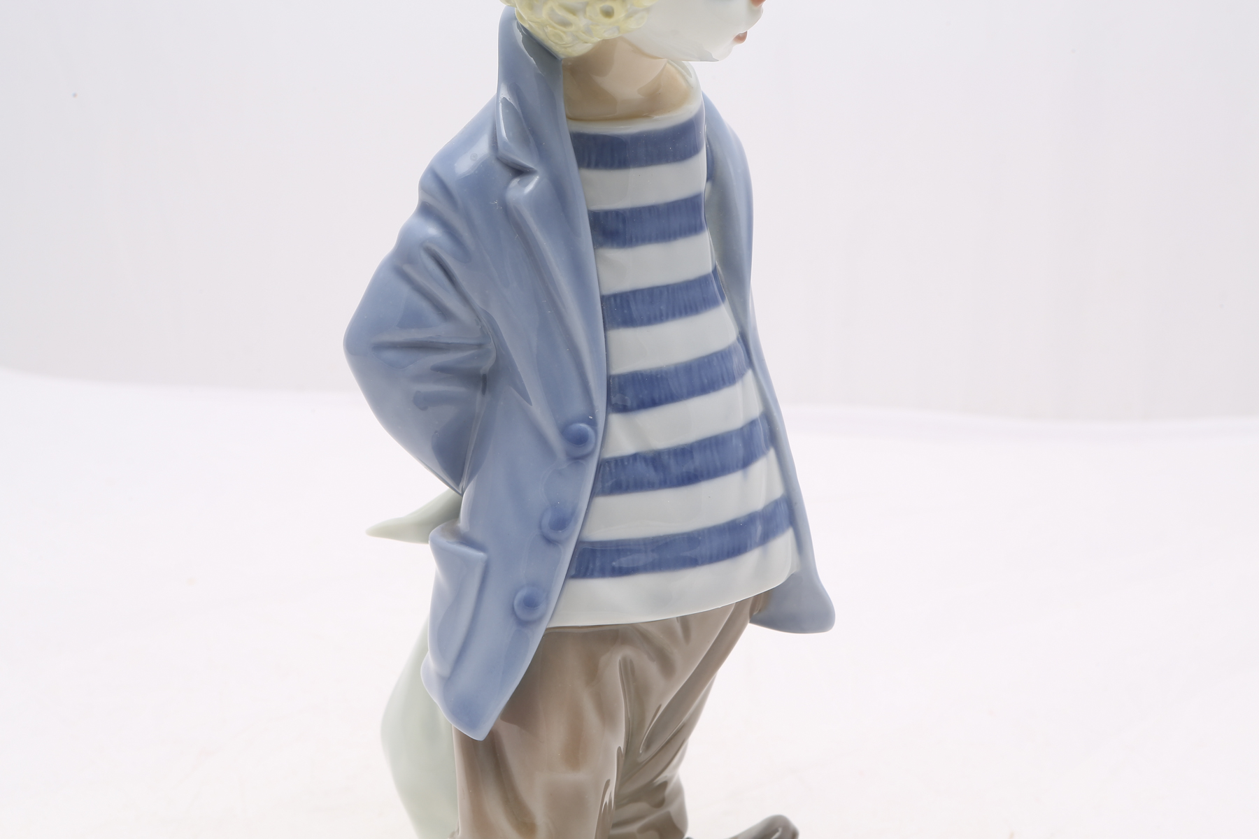 Lladró "Little Traveler" Figurine #7602