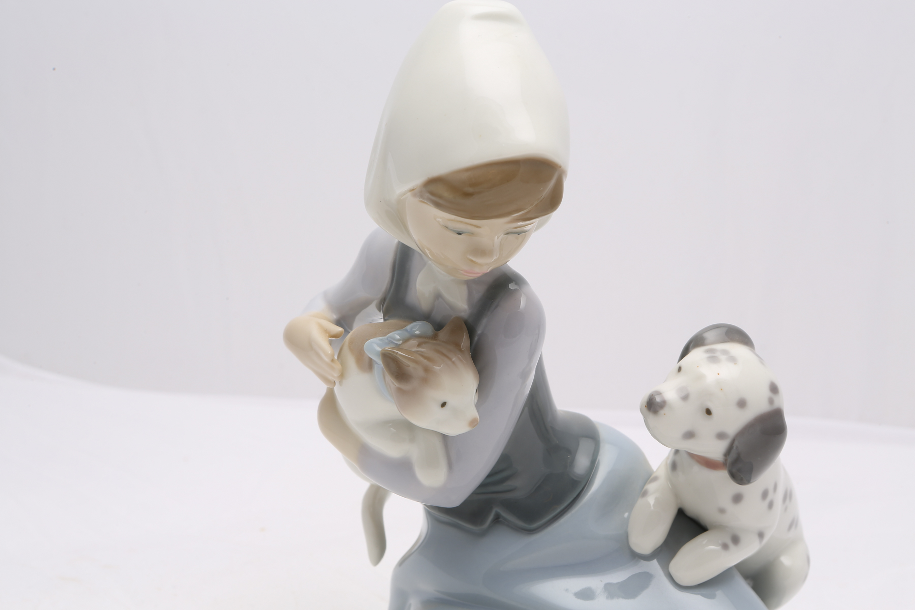 Lladró "Dog and Cat" Figurine #5032