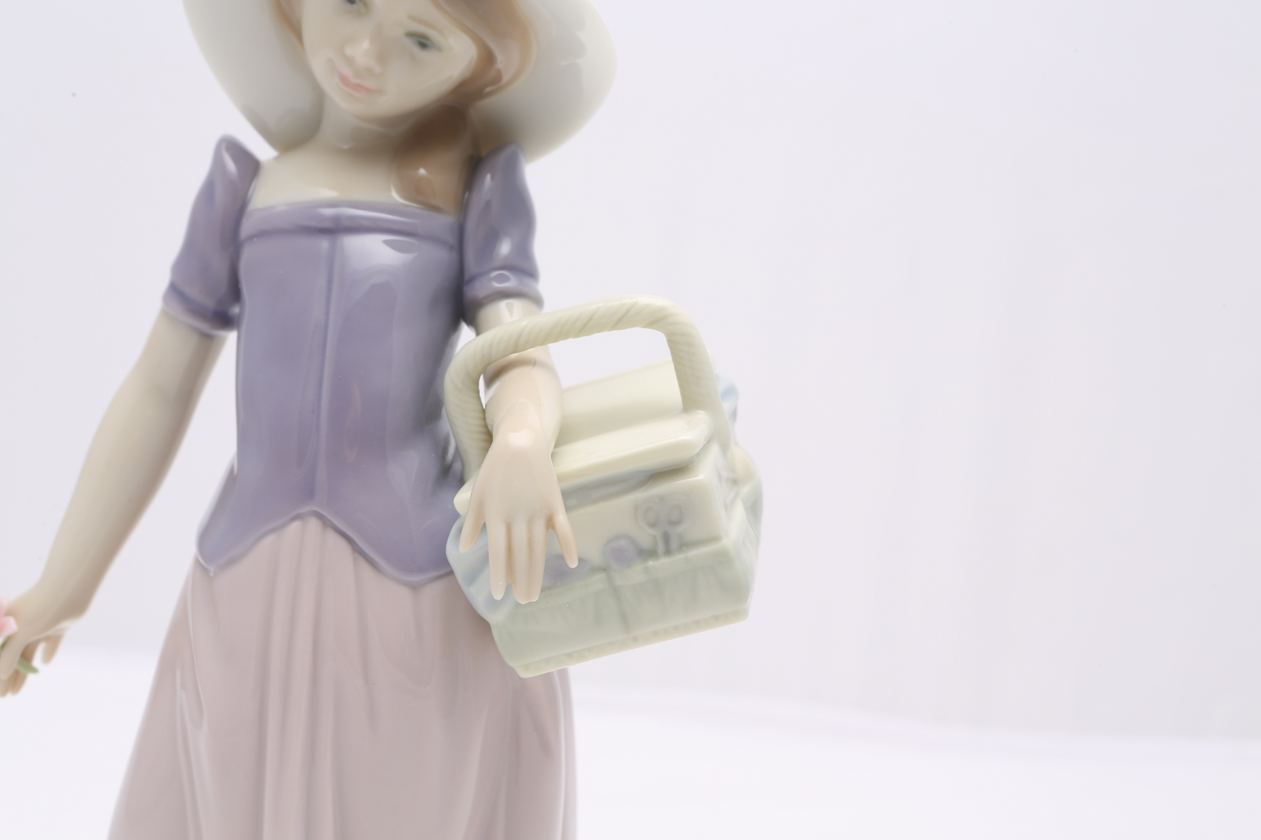 Lladró "Tailor Made" Figurine #6489