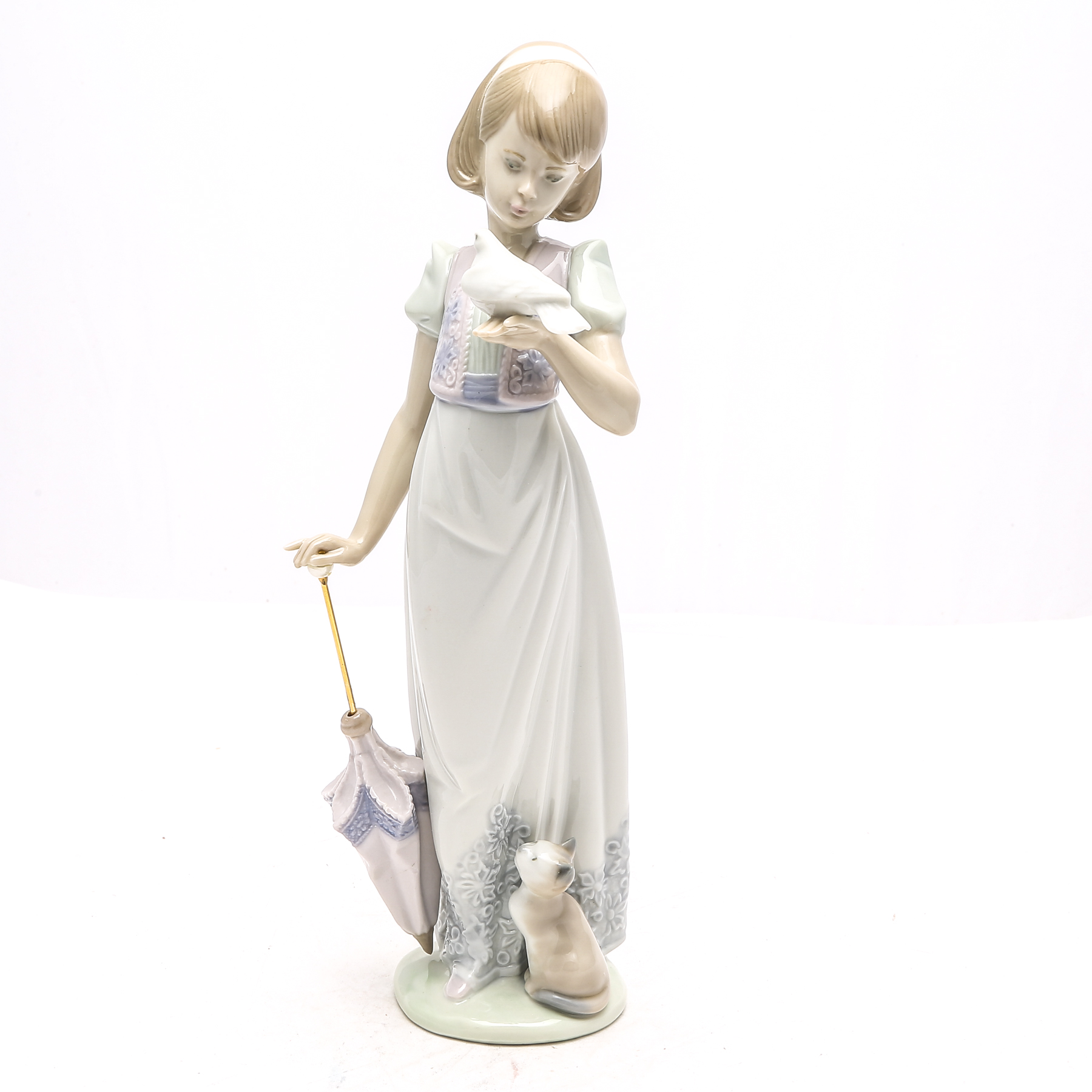 Lladró "Summer Stroll" Figurine #7611