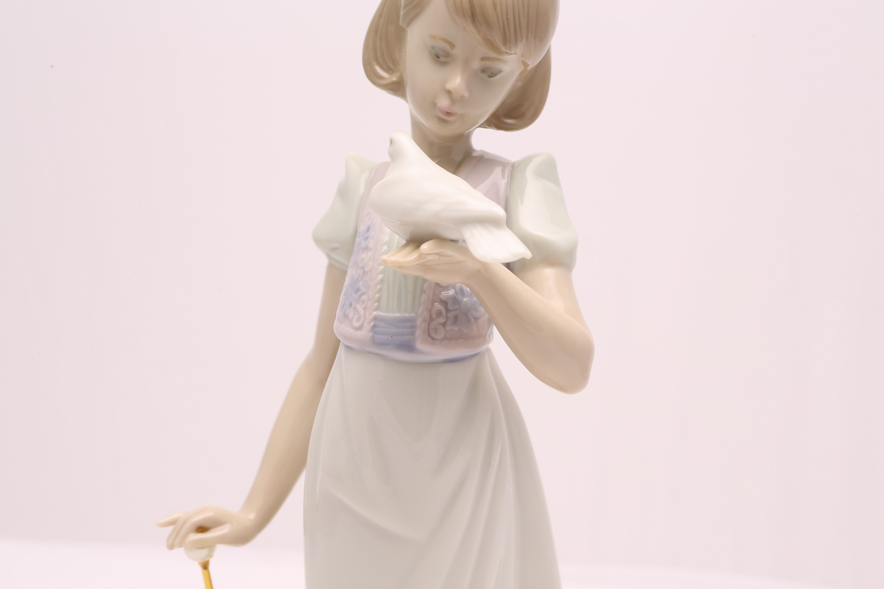 Lladró "Summer Stroll" Figurine #7611