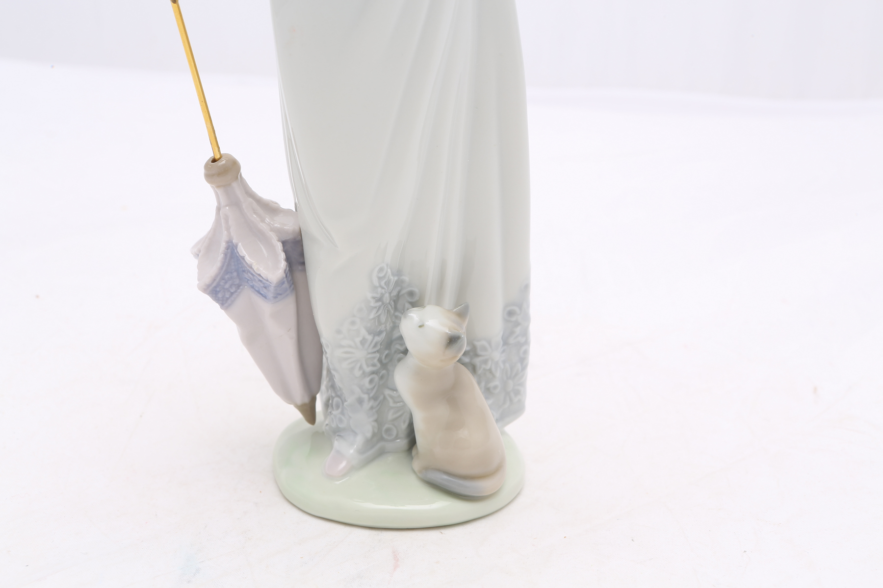 Lladró "Summer Stroll" Figurine #7611