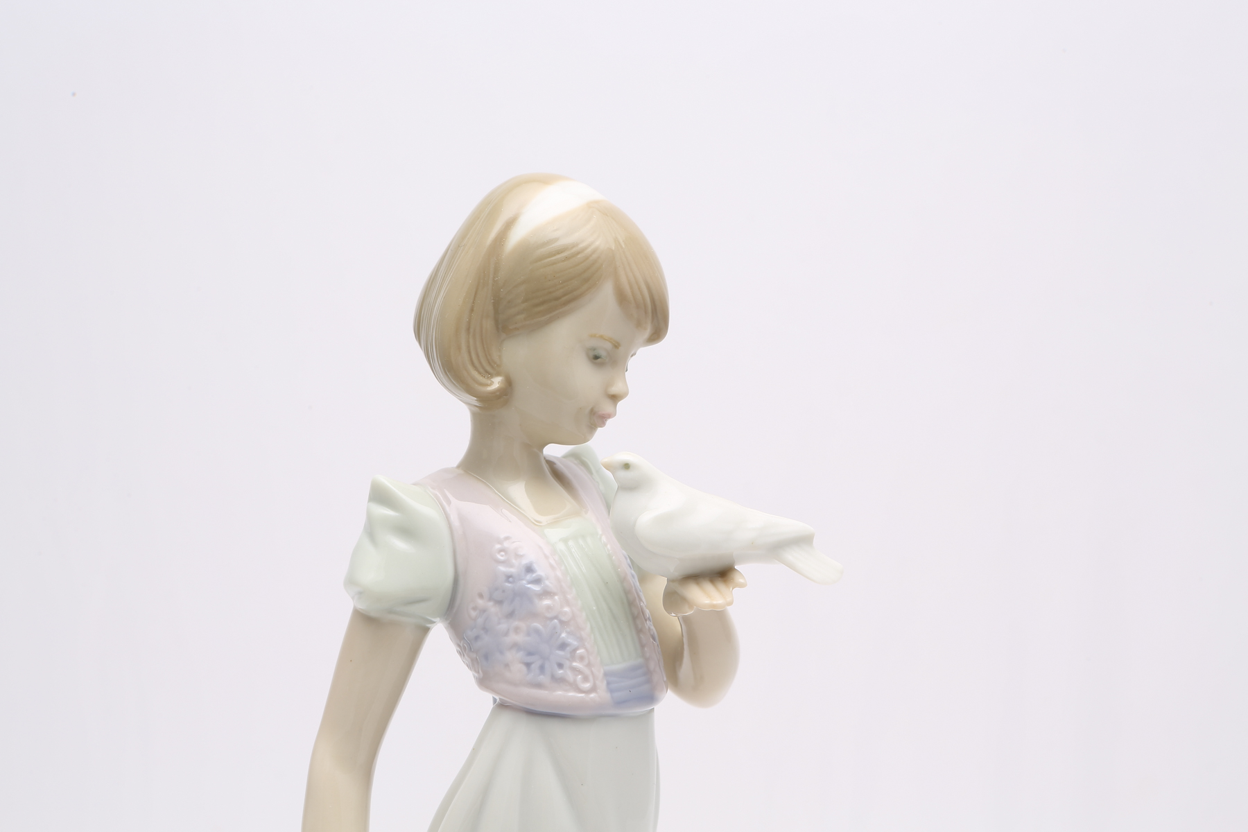 Lladró "Summer Stroll" Figurine #7611