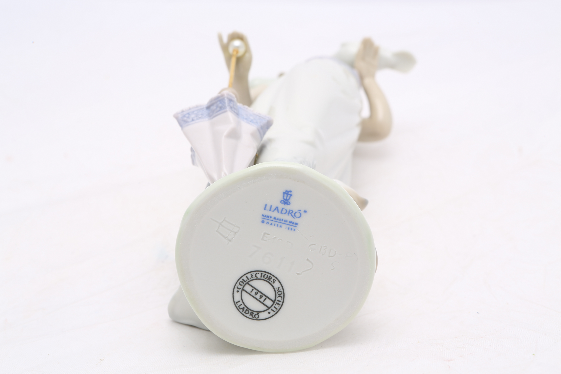 Lladró "Summer Stroll" Figurine #7611