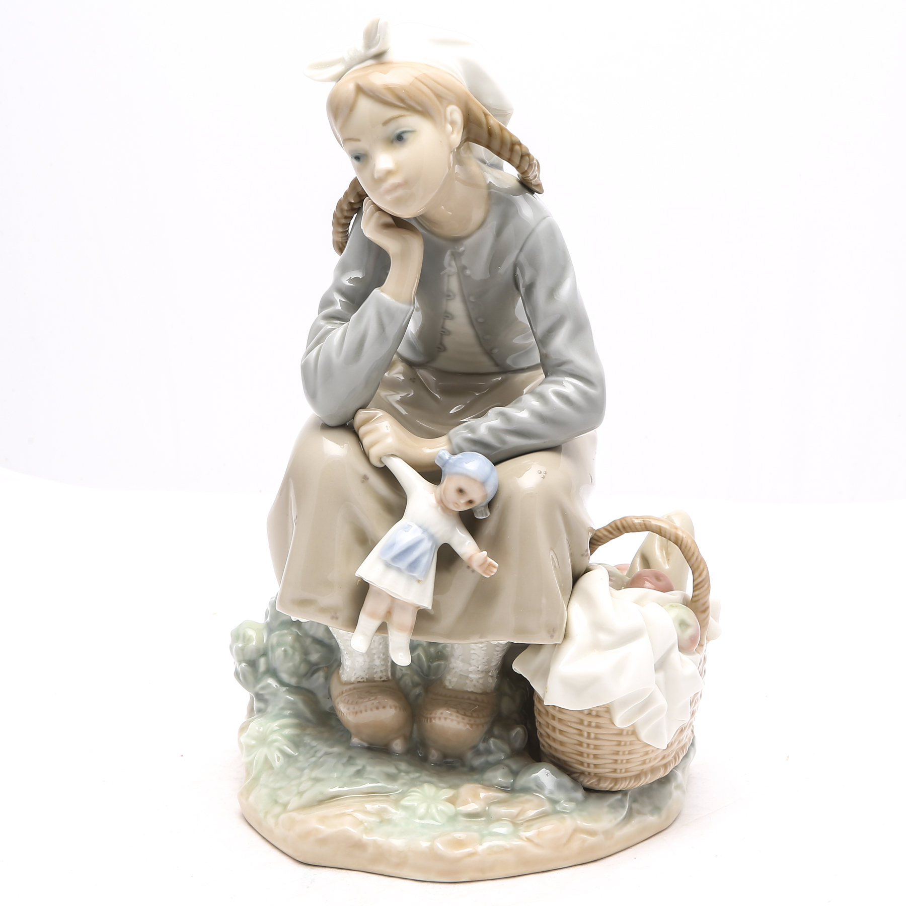 Lladró "Girl with Doll" Figurine #1211