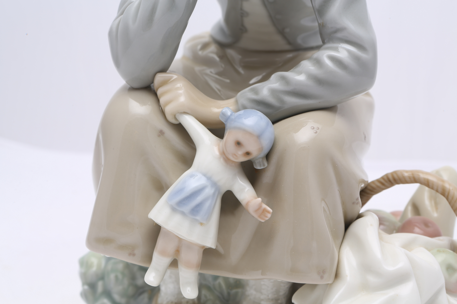 Lladró "Girl with Doll" Figurine #1211