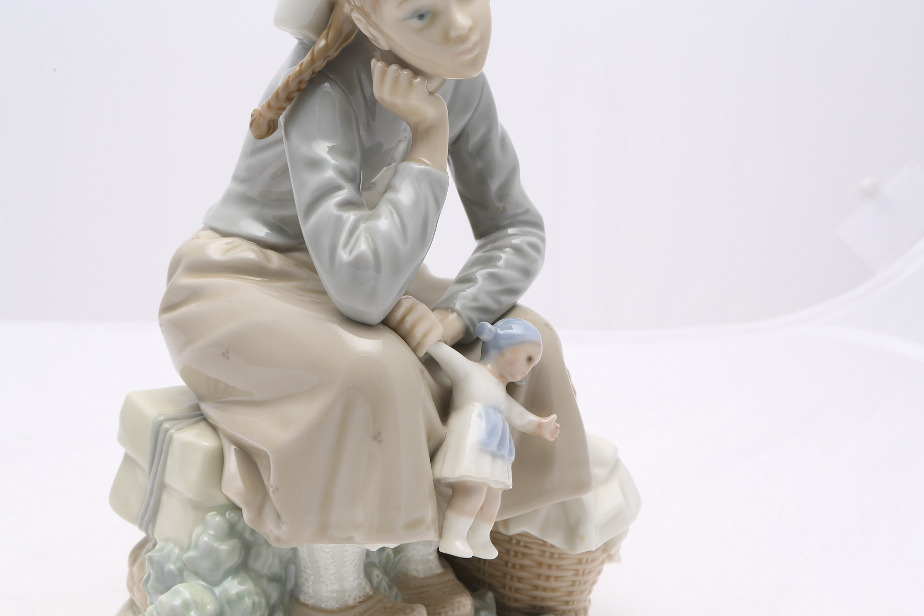 Lladró "Girl with Doll" Figurine #1211