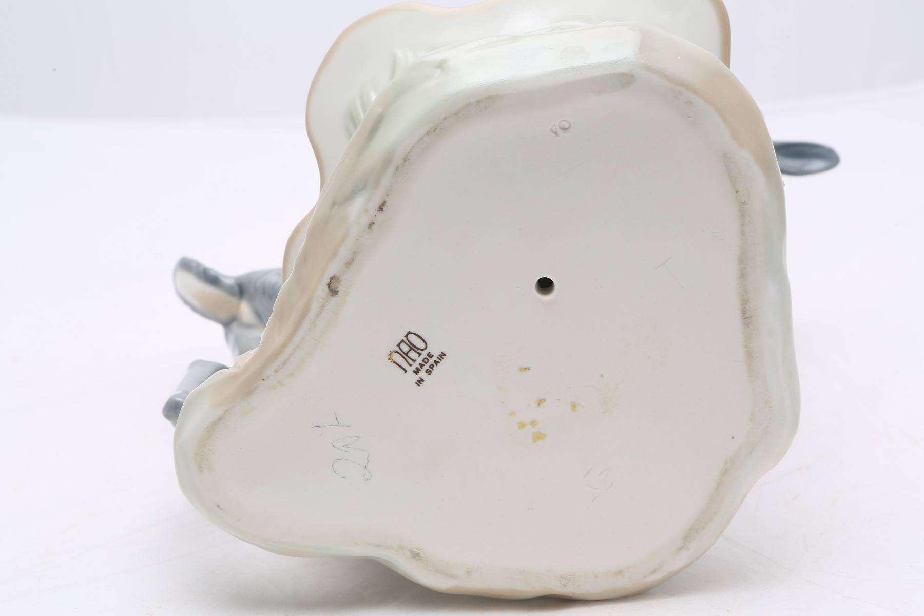 Retired Nao by Lladró "Girl with Goat" Figurine #10207