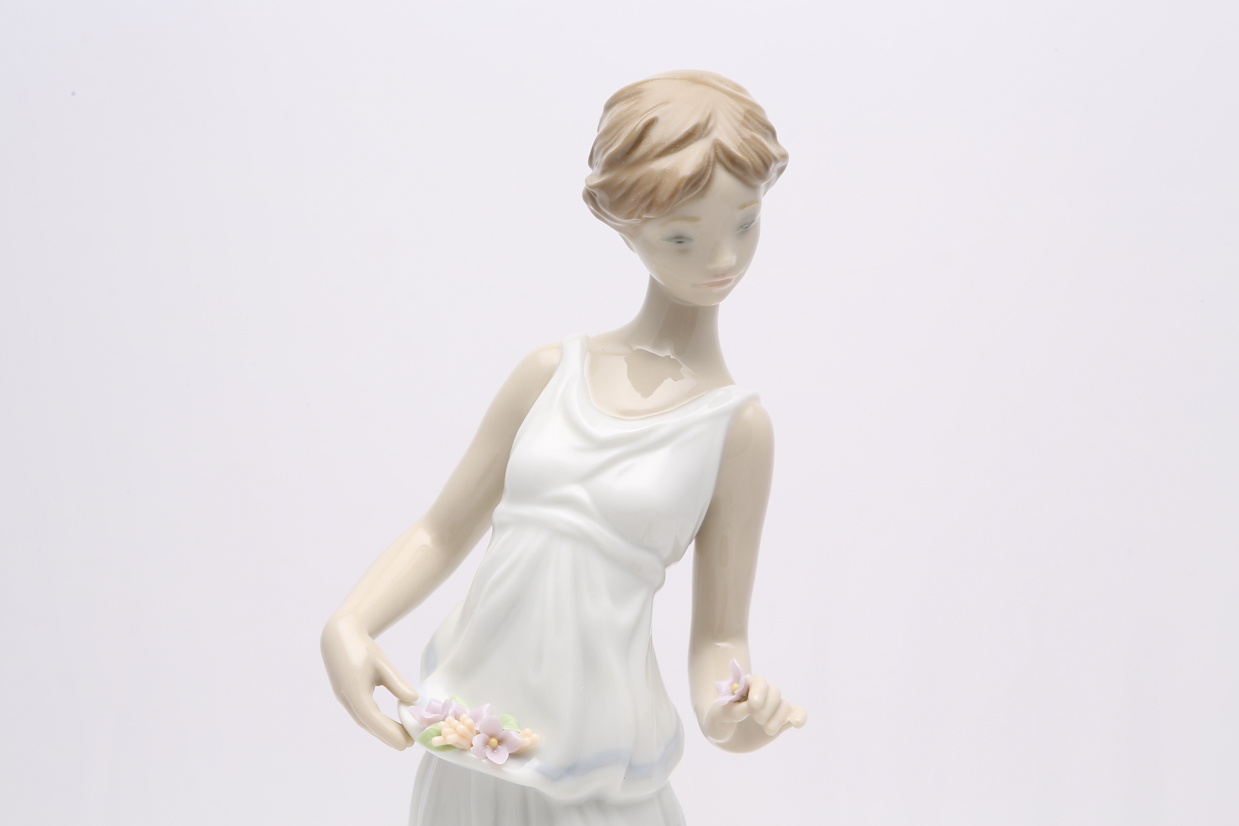 Lladró "Flowers for a Goddess" #7709