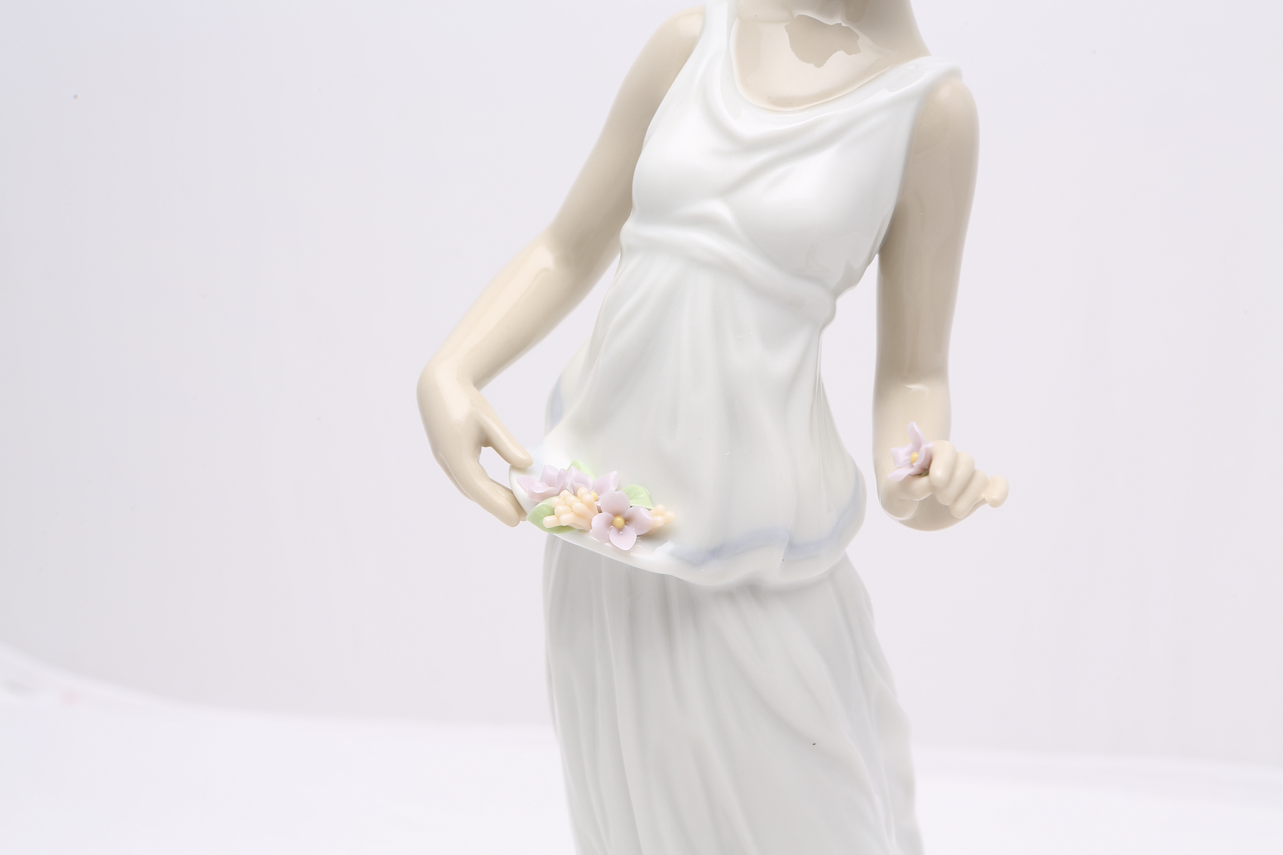 Lladró "Flowers for a Goddess" #7709