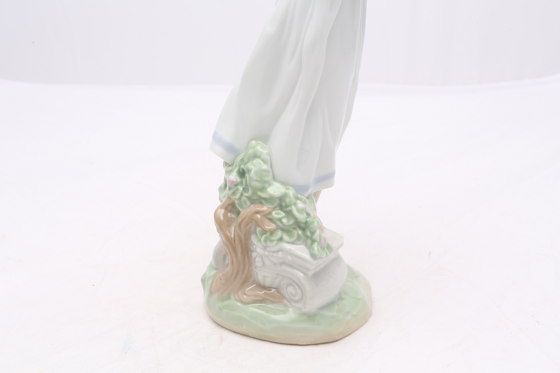 Lladró "Flowers for a Goddess" #7709