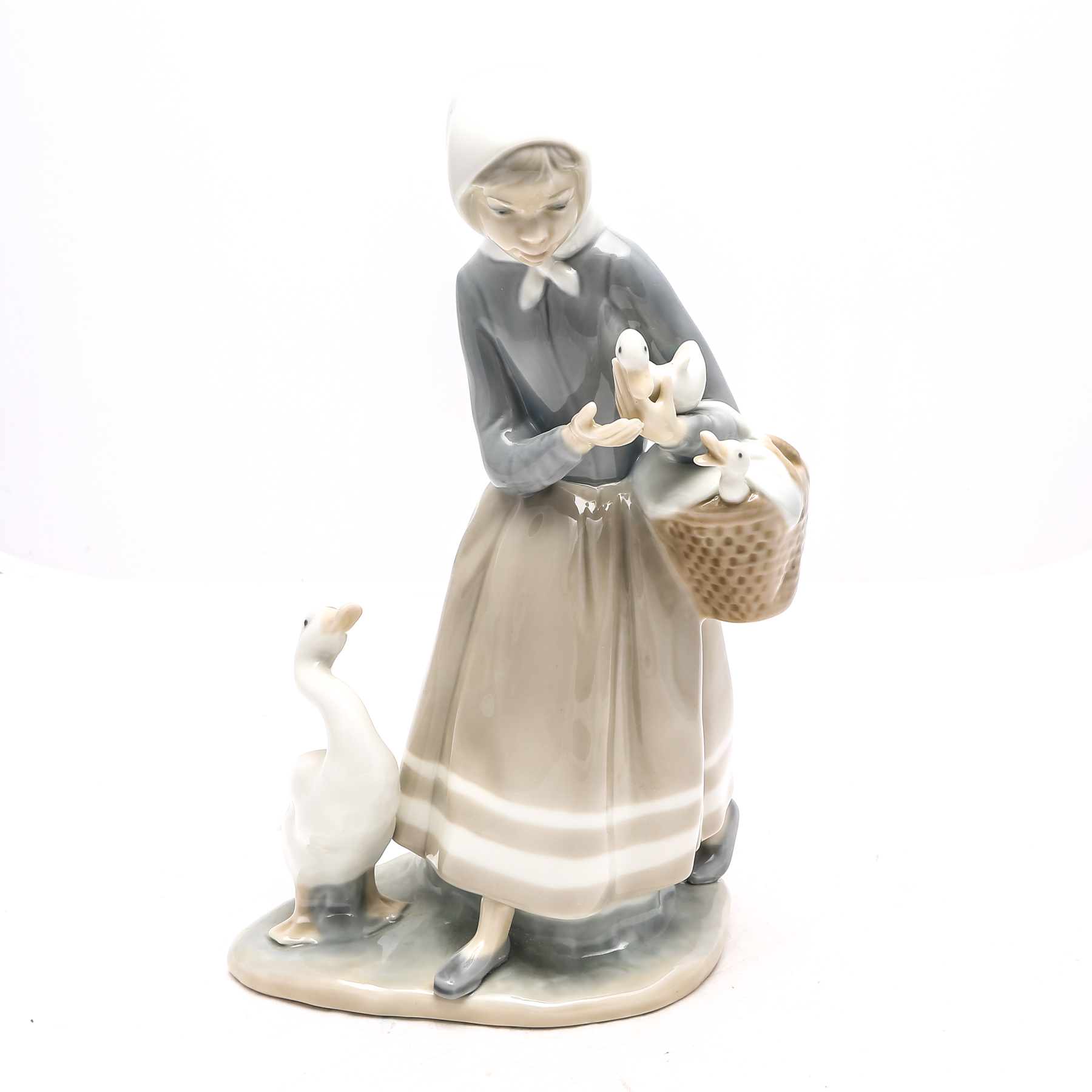 Lladró "Shepherdess with Ducks" Figurine #4568