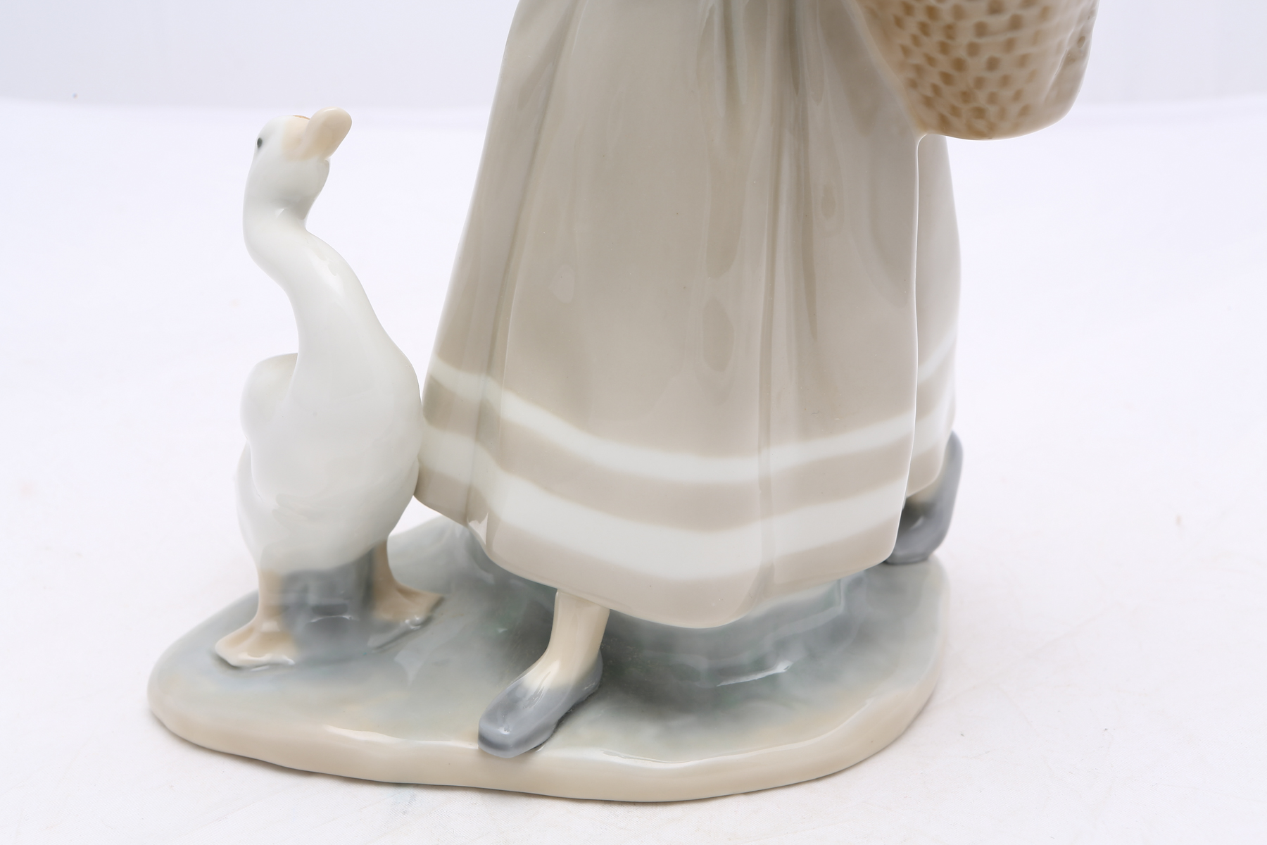 Lladró "Shepherdess with Ducks" Figurine #4568