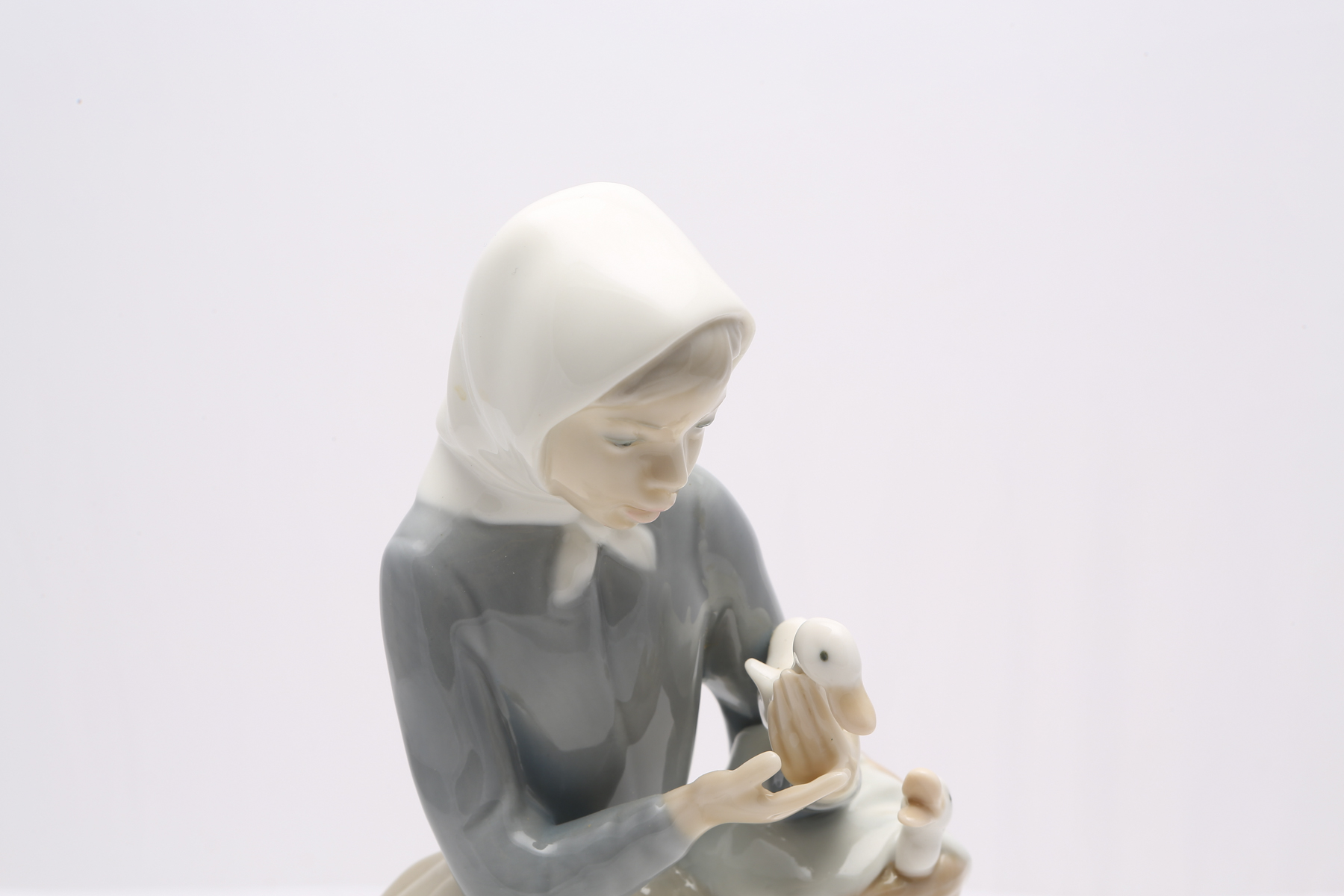 Lladró "Shepherdess with Ducks" Figurine #4568