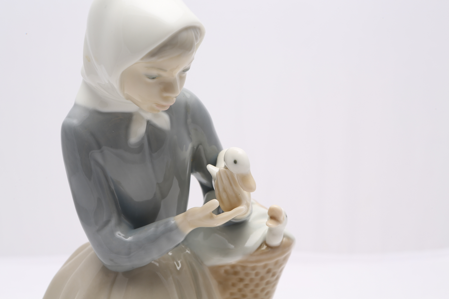 Lladró "Shepherdess with Ducks" Figurine #4568