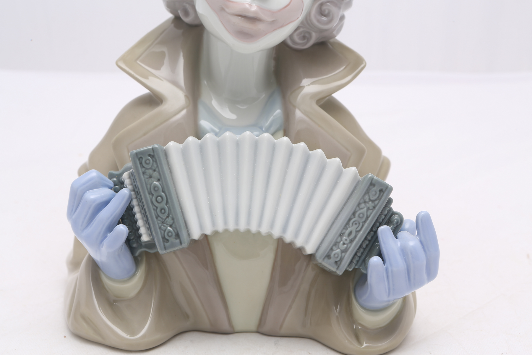 Lladró "Fine Melody" Figurine #5585