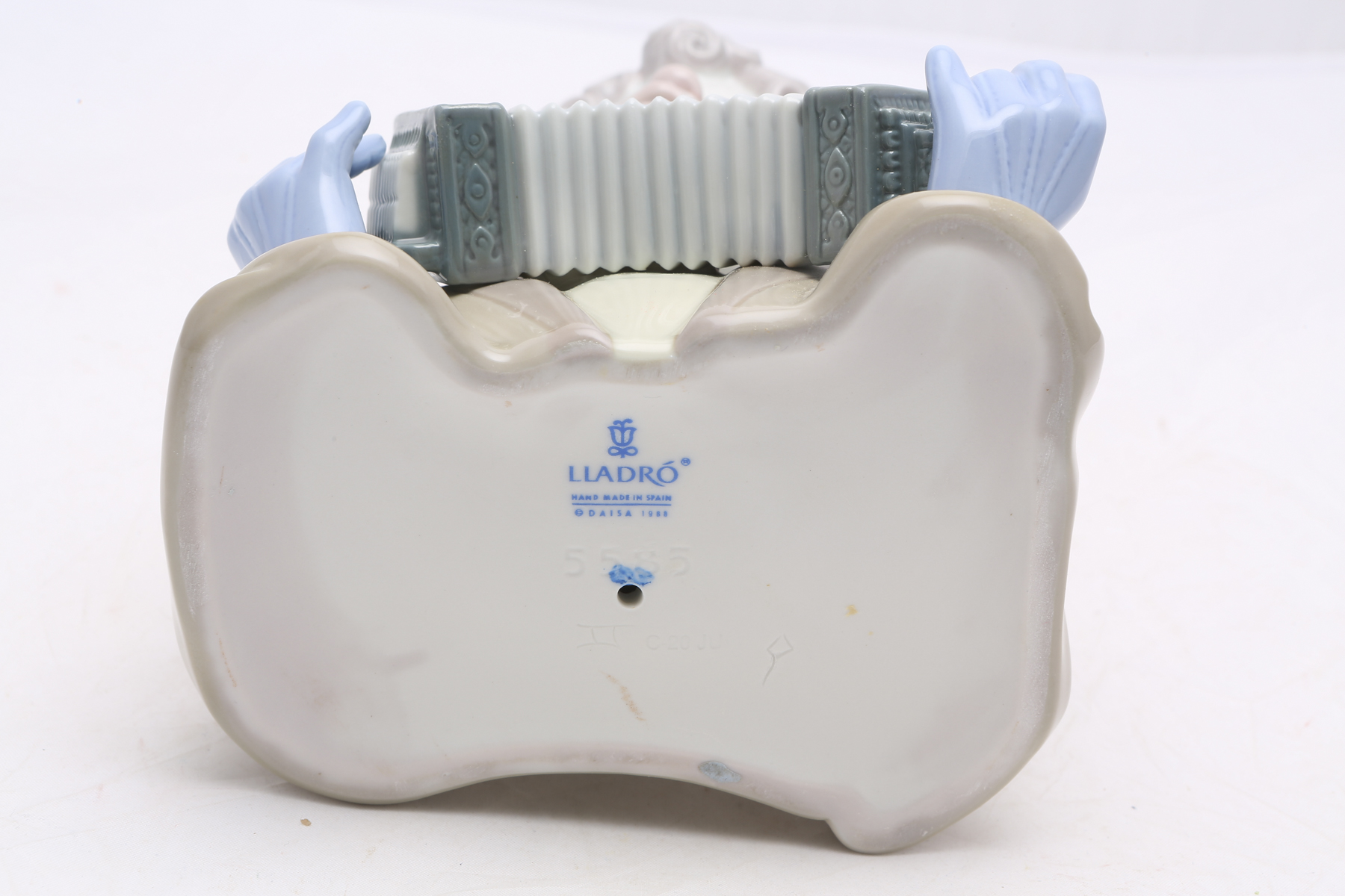 Lladró "Fine Melody" Figurine #5585