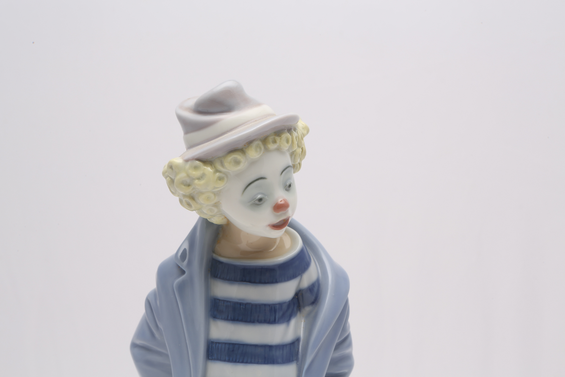 Lladró "Little Traveler" Figurine #7602