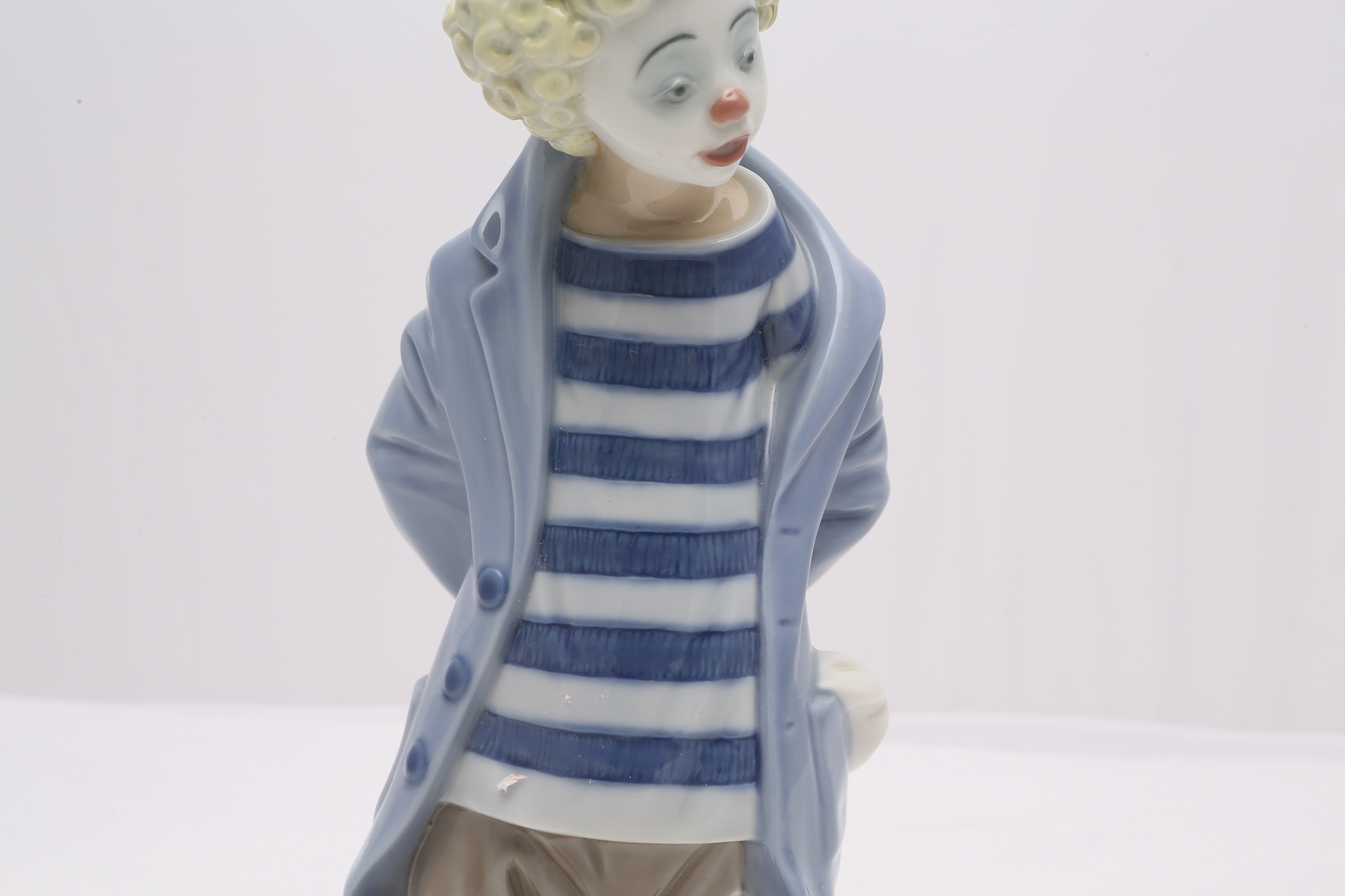 Lladró "Little Traveler" Figurine #7602