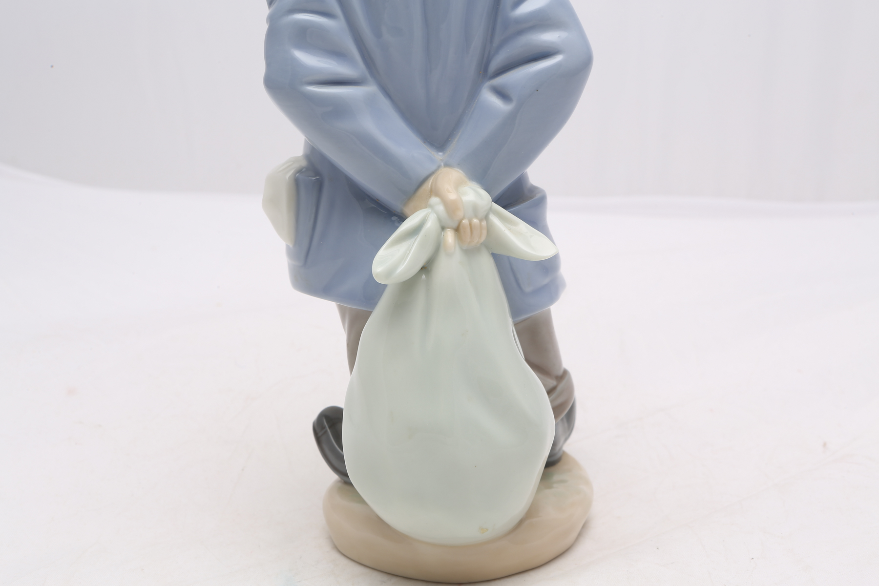 Lladró "Little Traveler" Figurine #7602