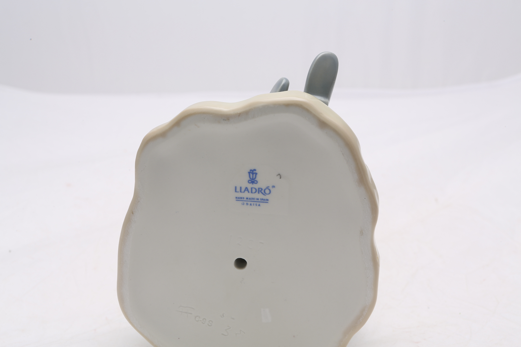 Lladró Figurine "With Wild Flowers" #1287