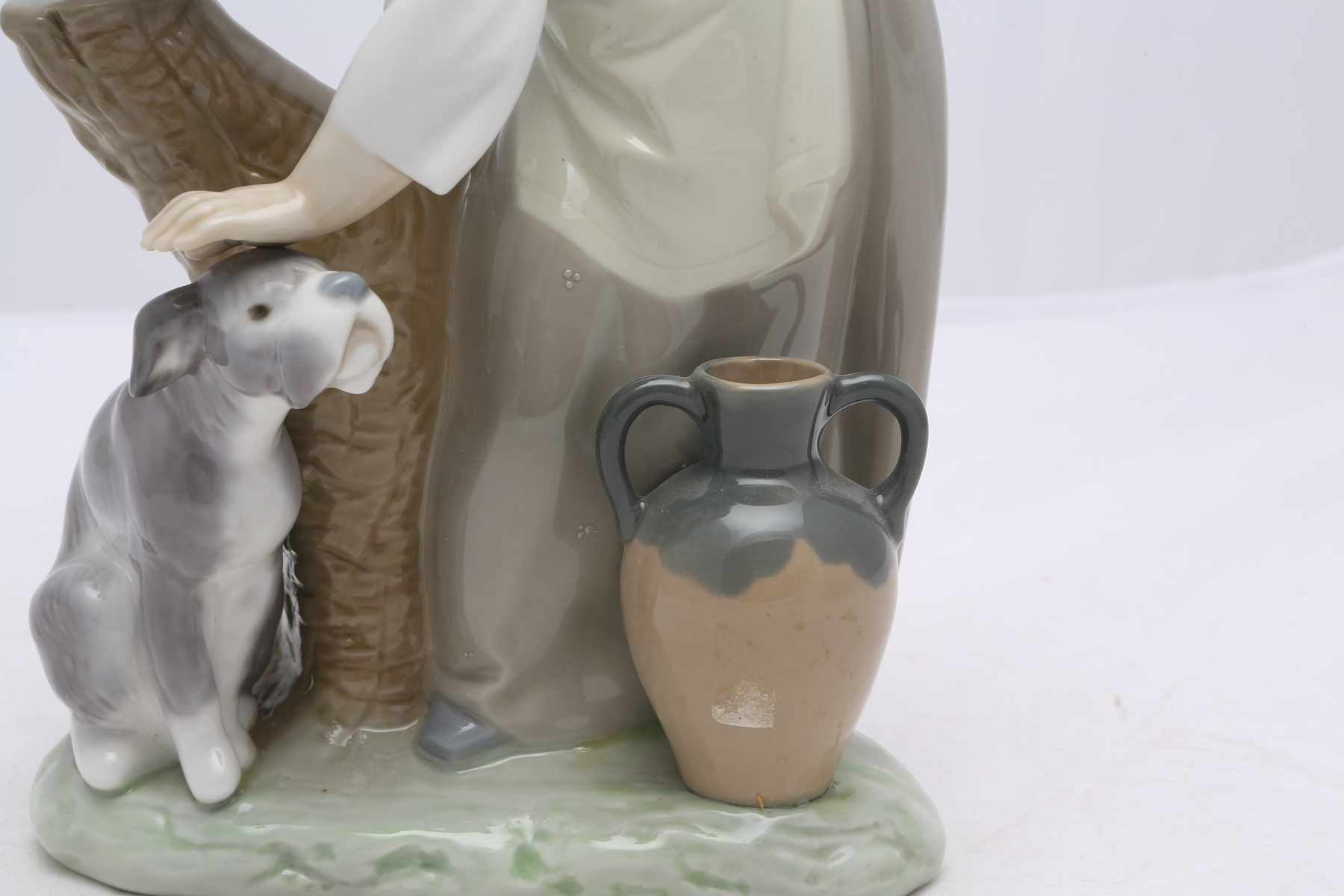 Lladró "Caress and Rest" Figurine #1246