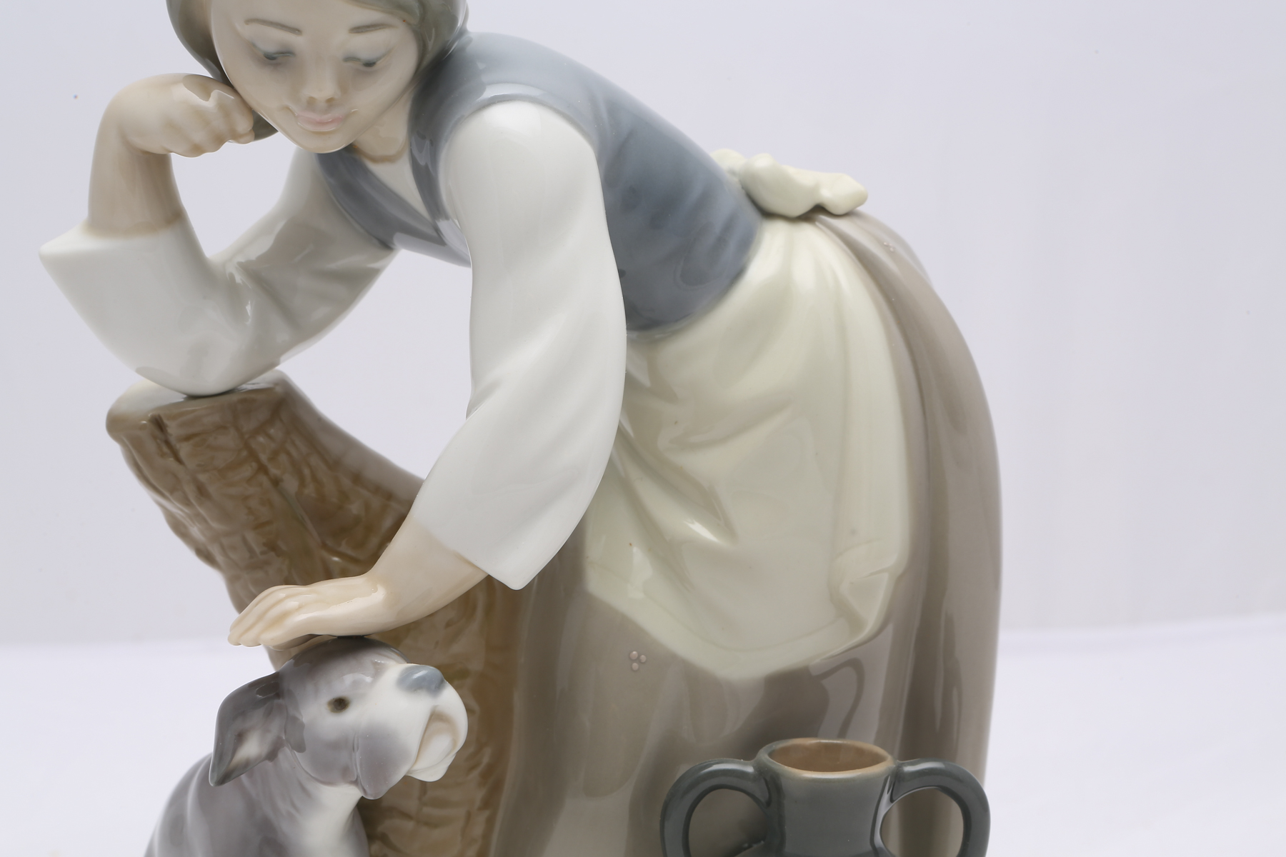 Lladró "Caress and Rest" Figurine #1246