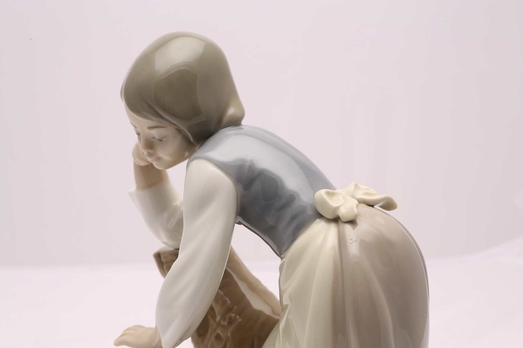 Lladró "Caress and Rest" Figurine #1246